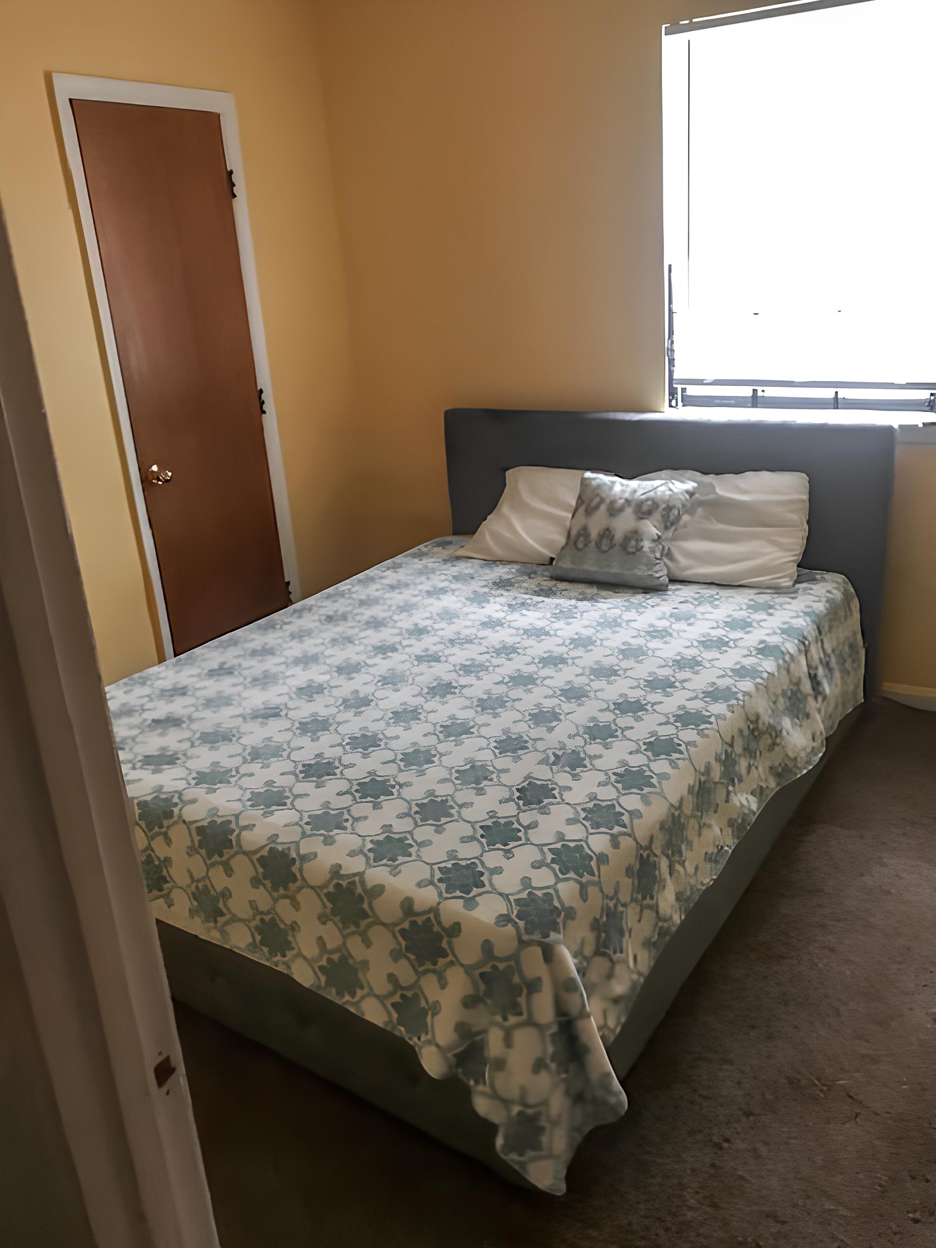 bedroom, detected: bed, window blind
