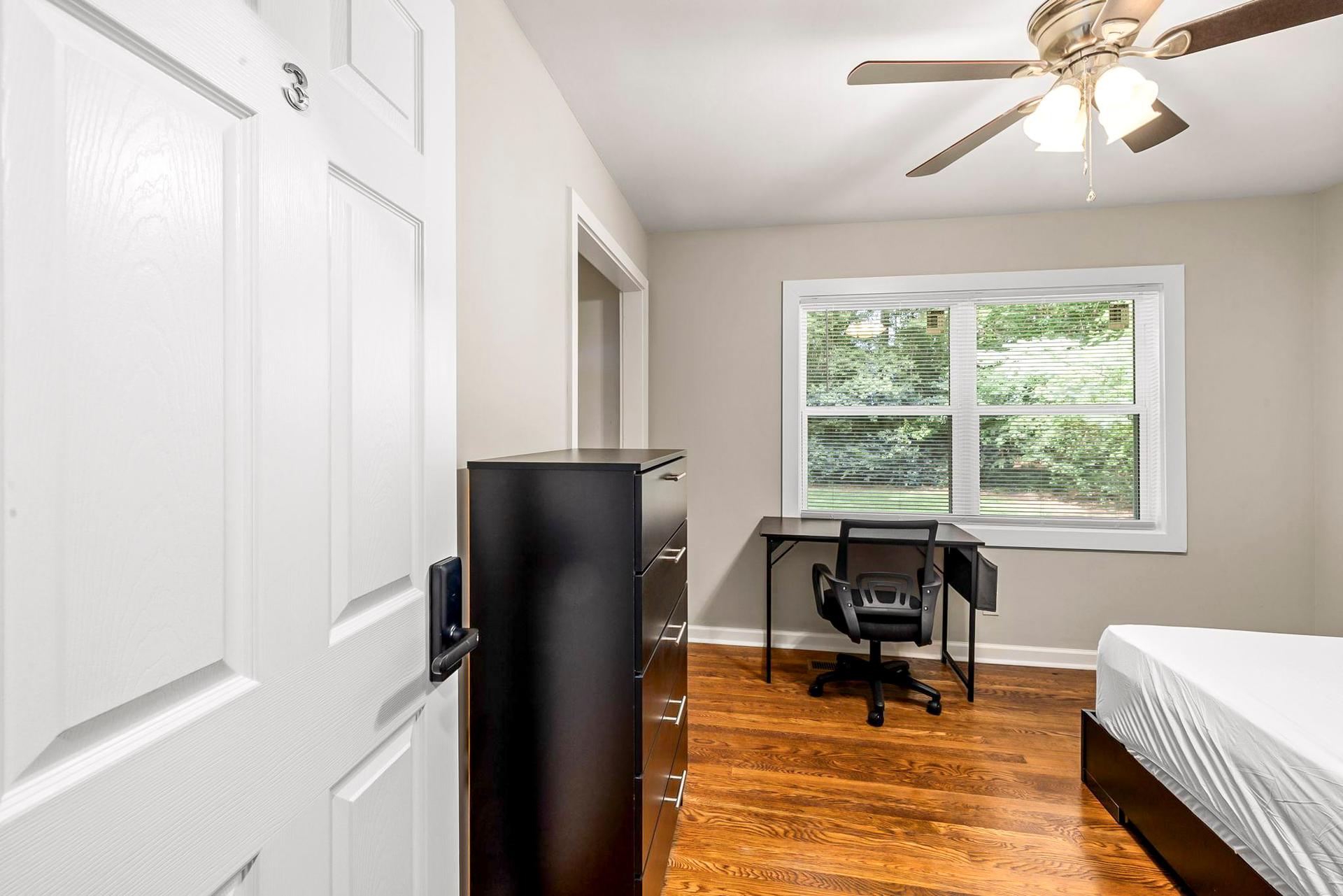 kitchen, detected:ceiling fan, window blind