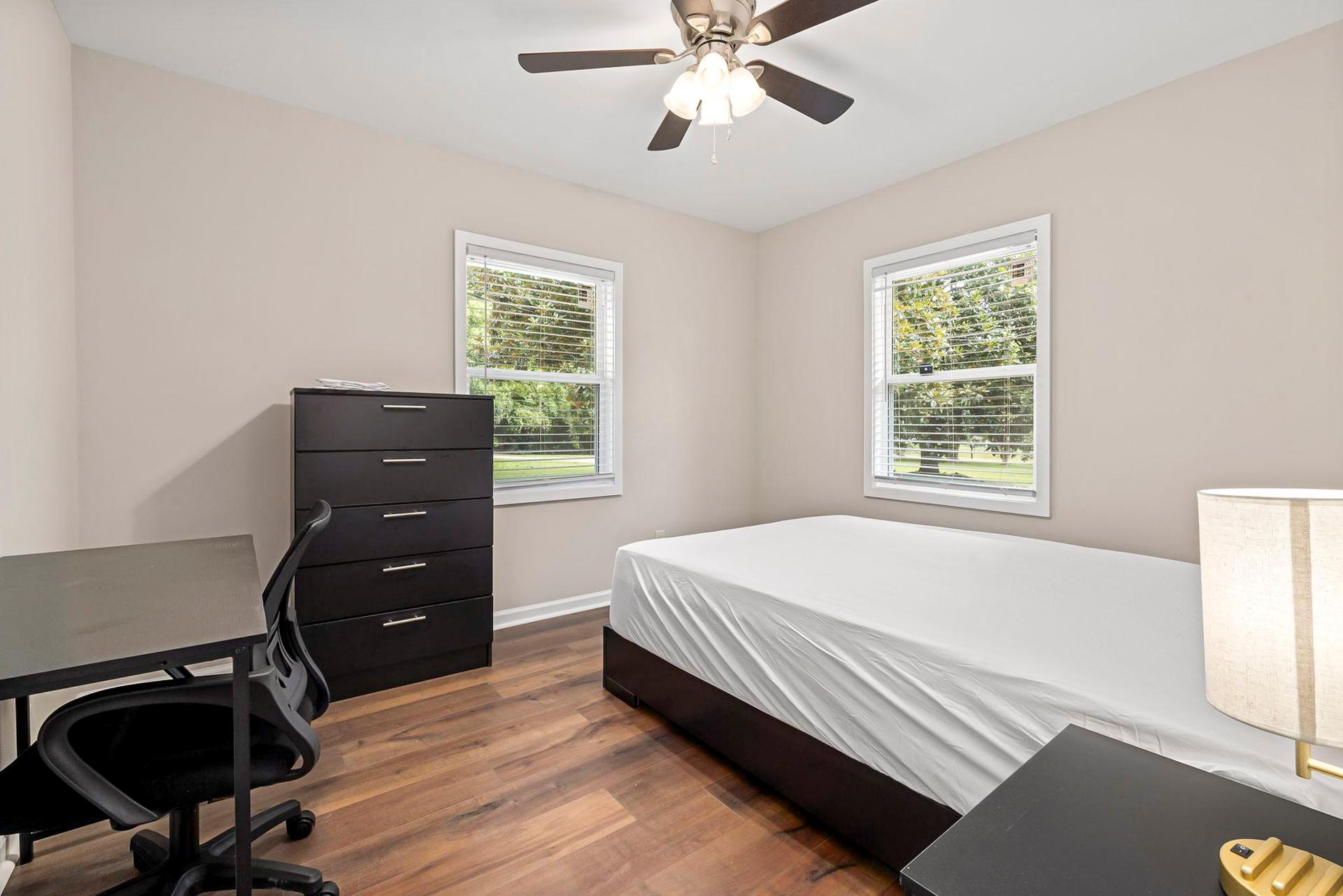 bedroom, detected:ceiling fan, window blind, bed