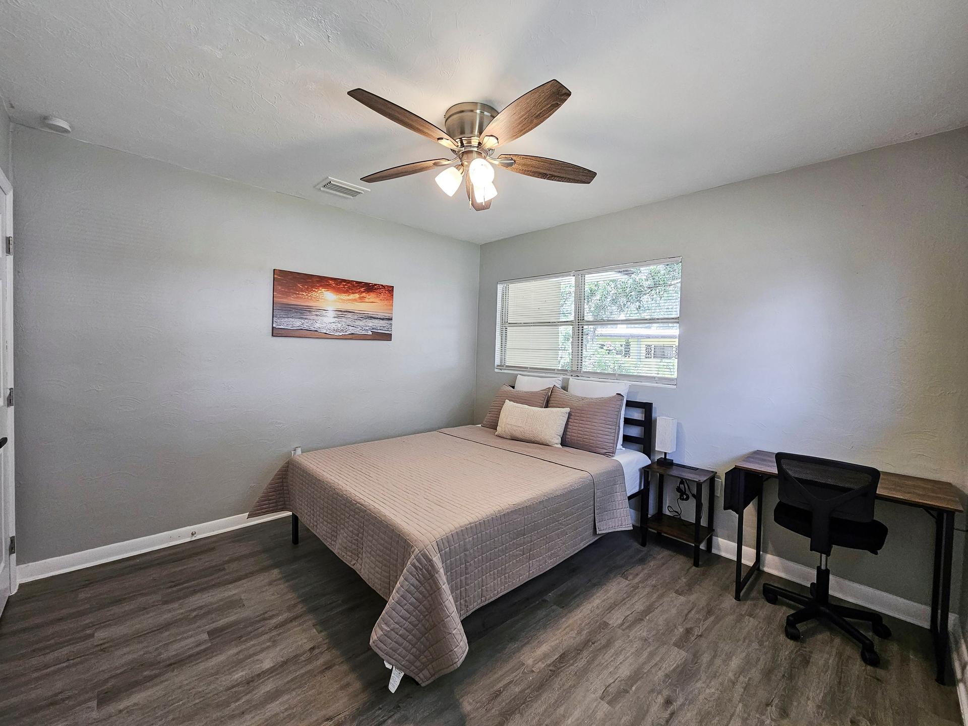 bedroom, detected:ceiling fan, window blind, bed