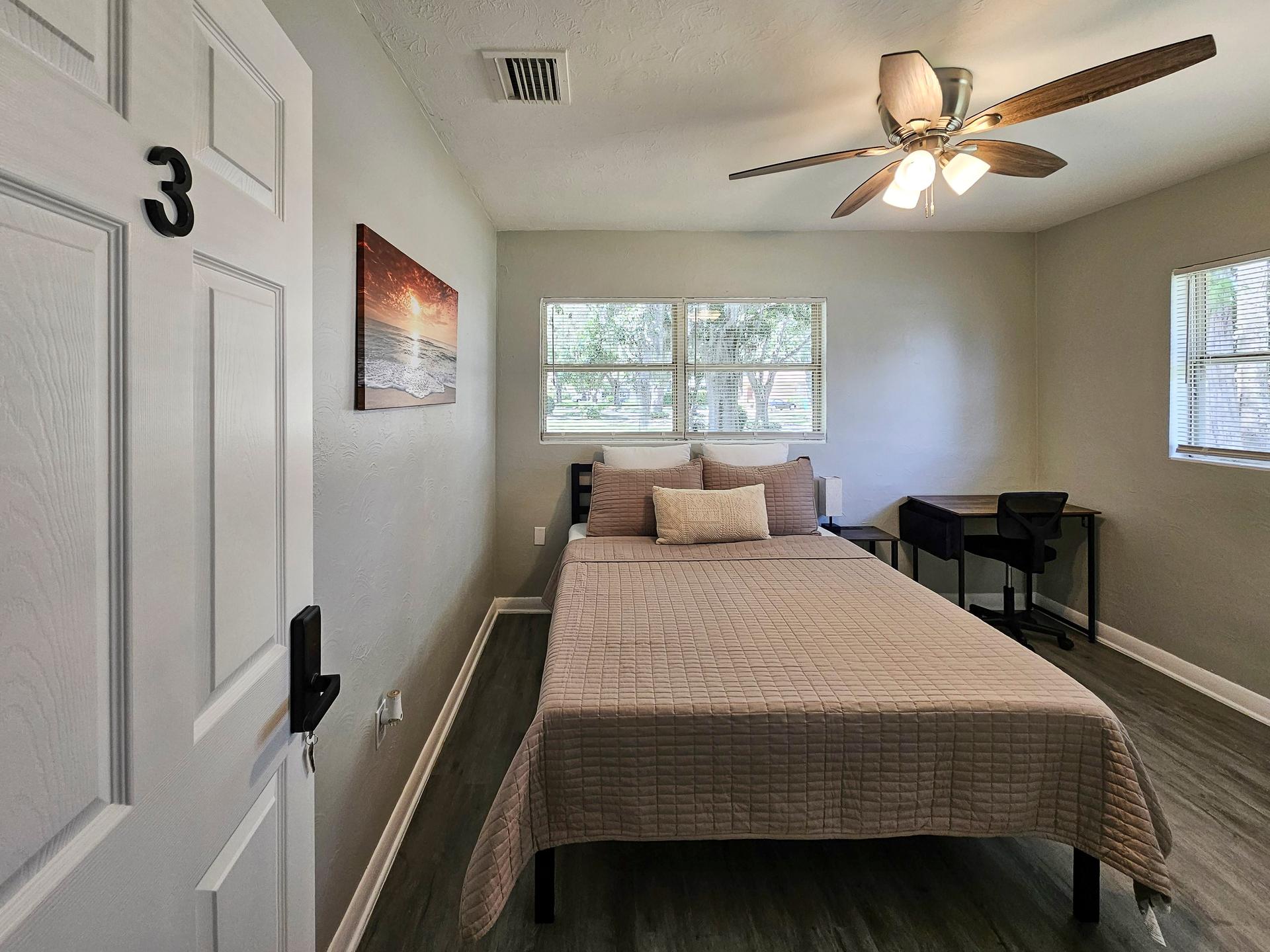 bedroom, detected:ceiling fan, window blind, bed