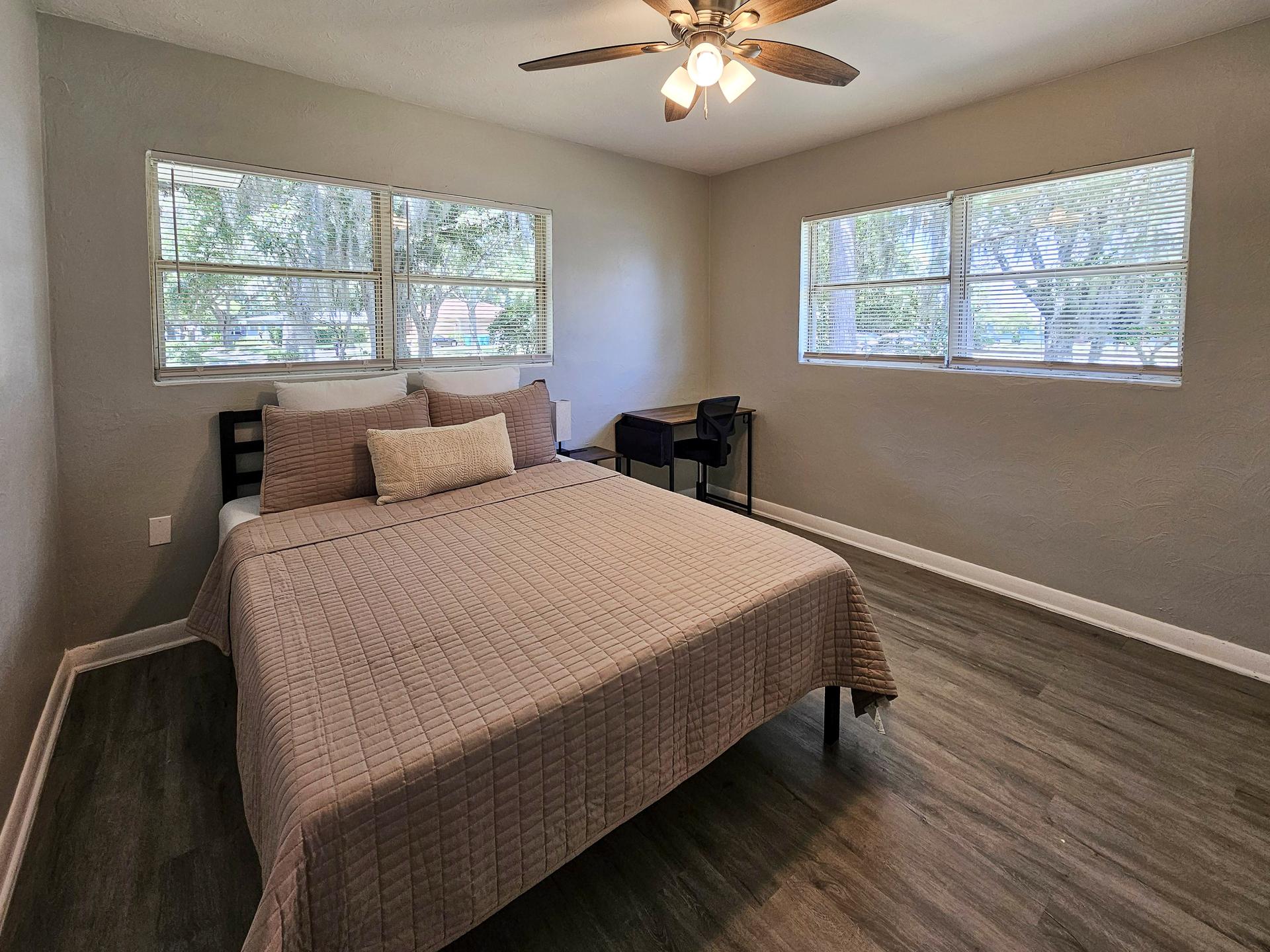 bedroom, detected:ceiling fan, window blind, bed