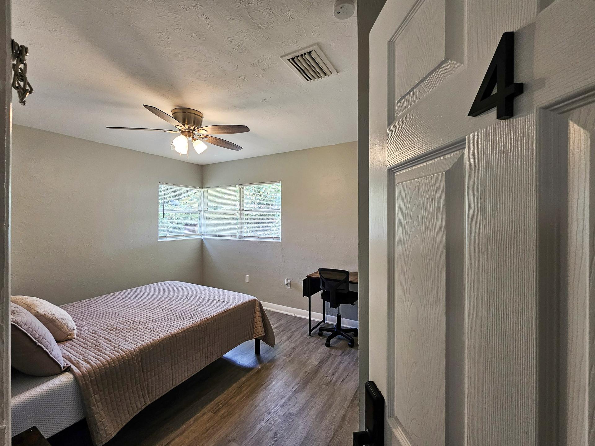bedroom, detected:ceiling fan, bed
