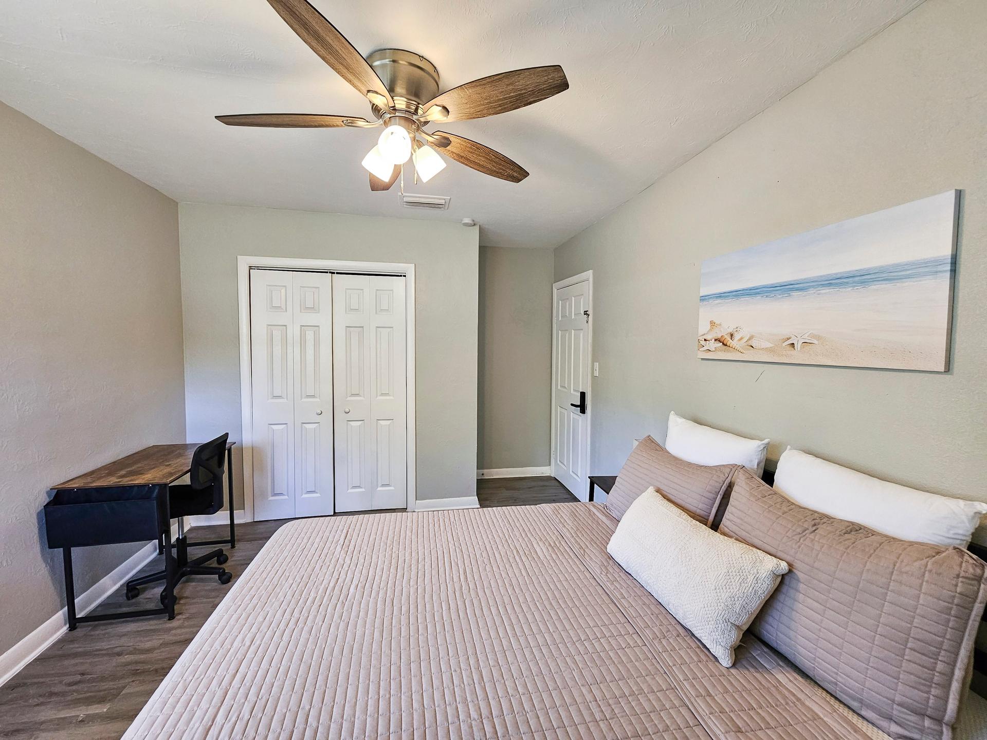bedroom, detected:ceiling fan, window blind, bed