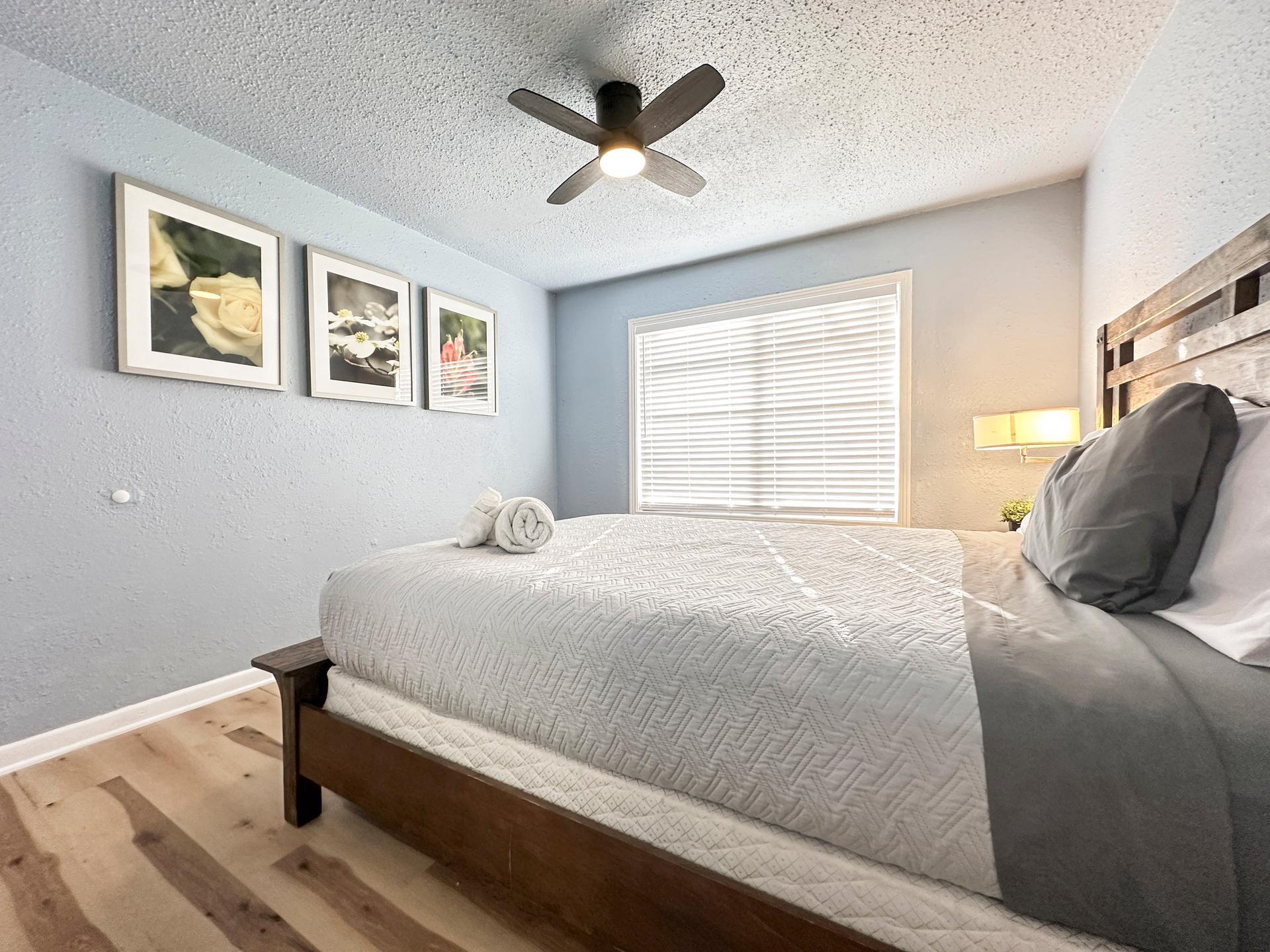 bedroom, detected:ceiling fan, window blind, bed