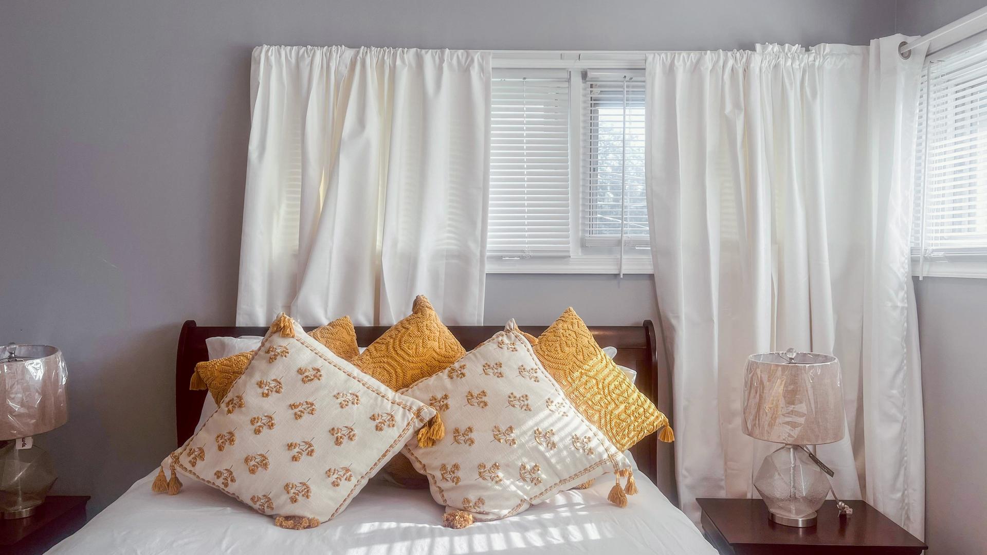 bedroom, detected:bed, window blind