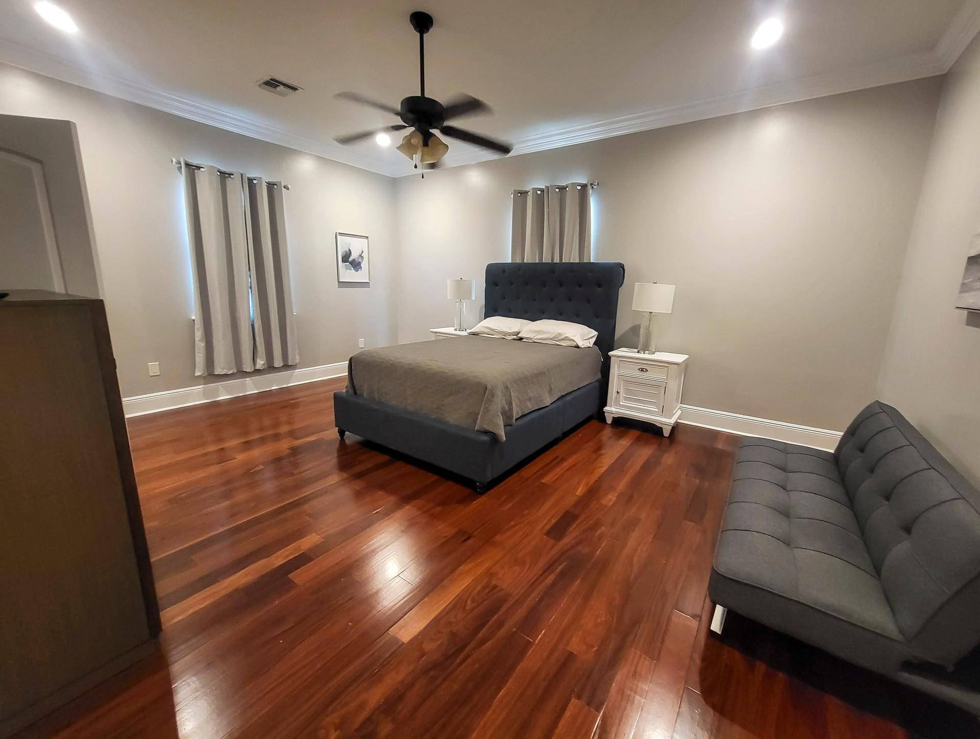bedroom, detected:ceiling fan, window blind, bed