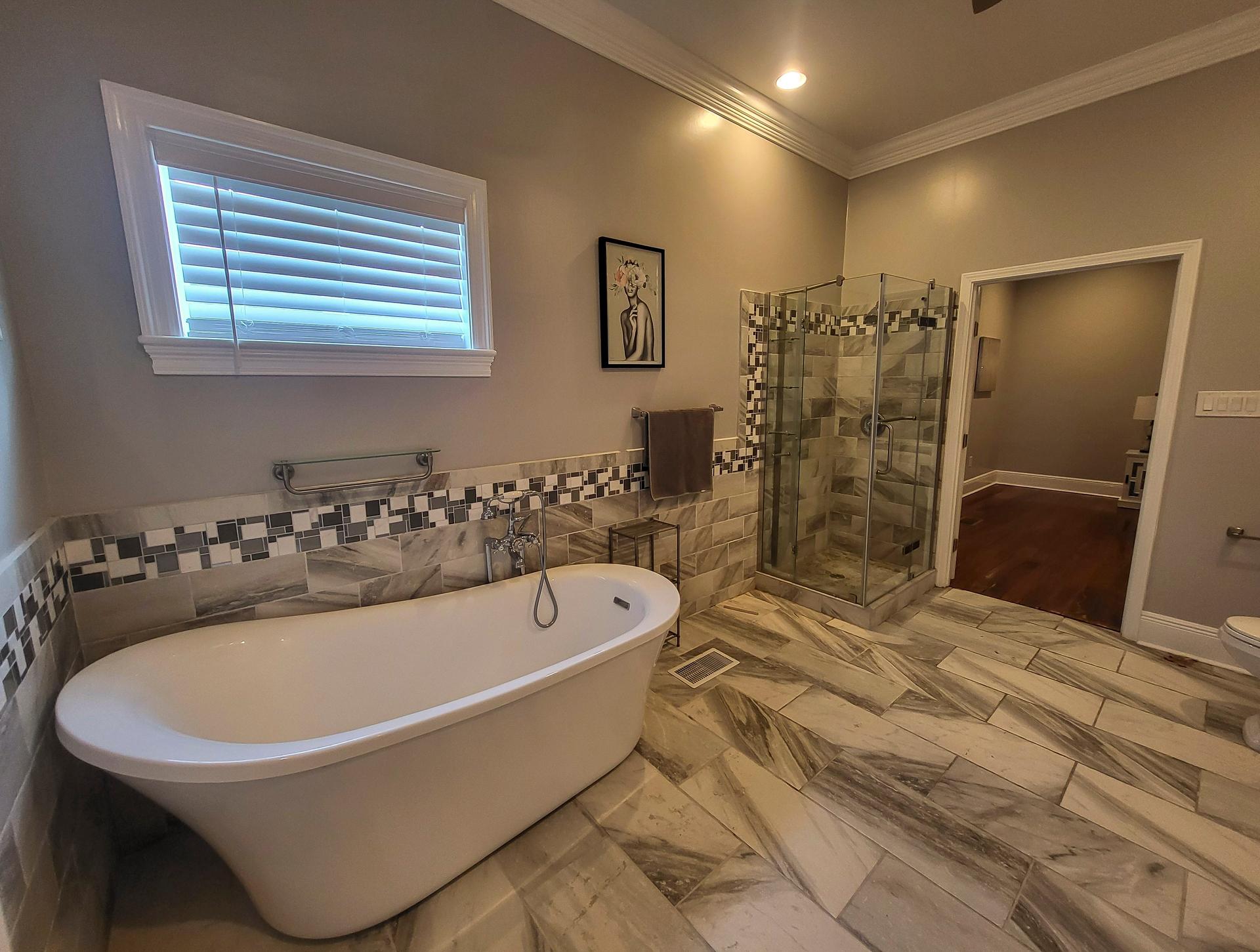 bathroom, detected:bathtub, window blind