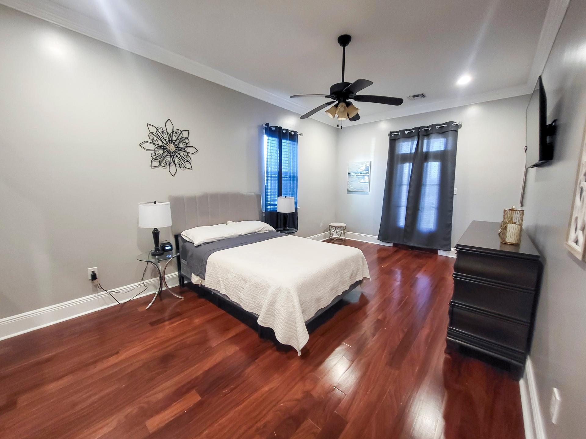 bedroom, detected:ceiling fan, bed