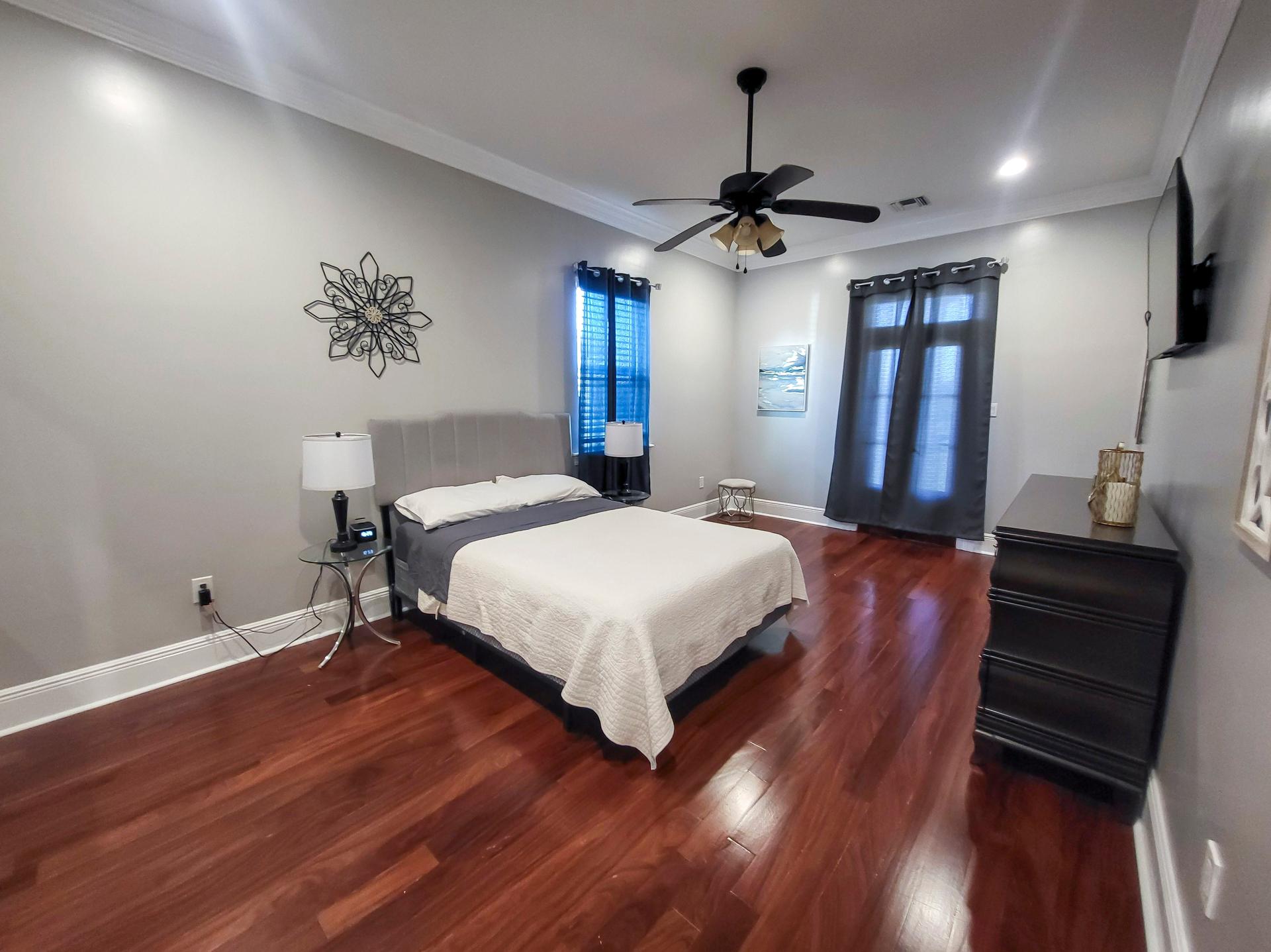 bedroom, detected:ceiling fan, bed, window blind