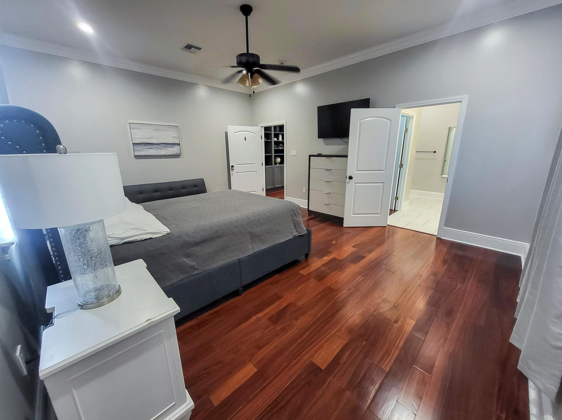 bedroom, detected:ceiling fan, bed