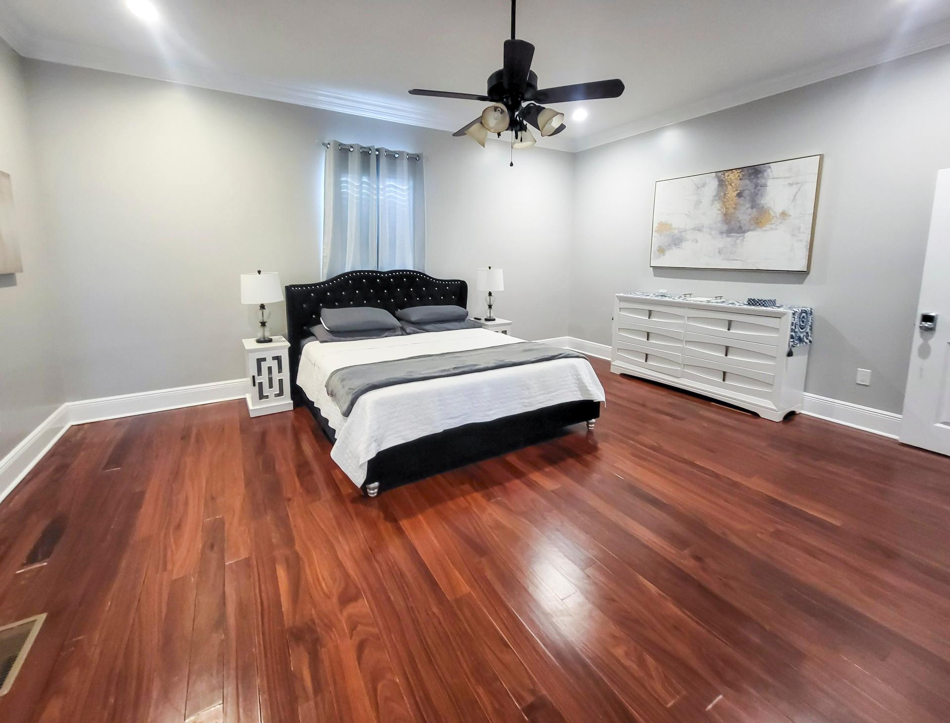 bedroom, detected:ceiling fan, bed, window blind