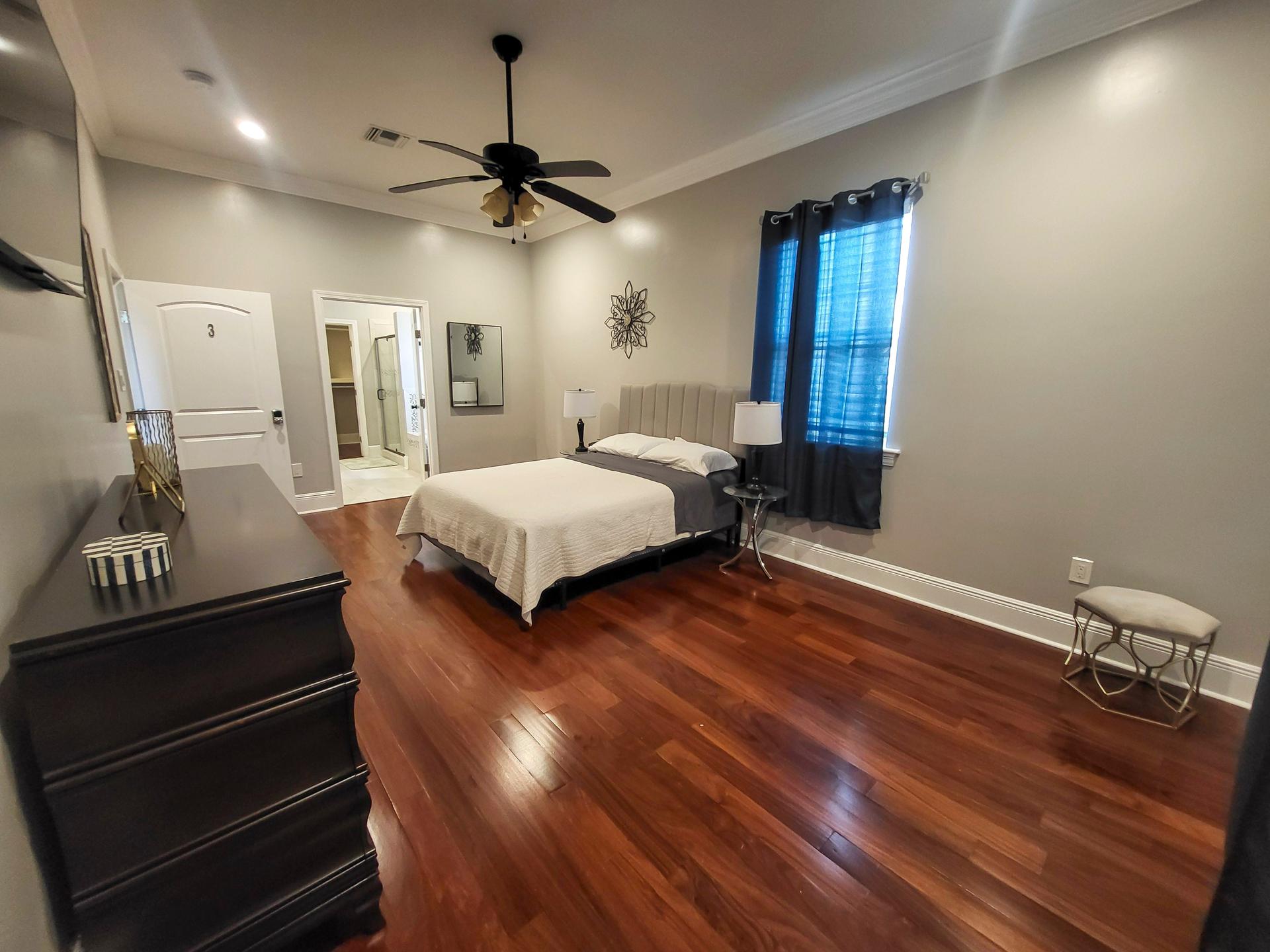 bedroom, detected:ceiling fan, window blind, bed