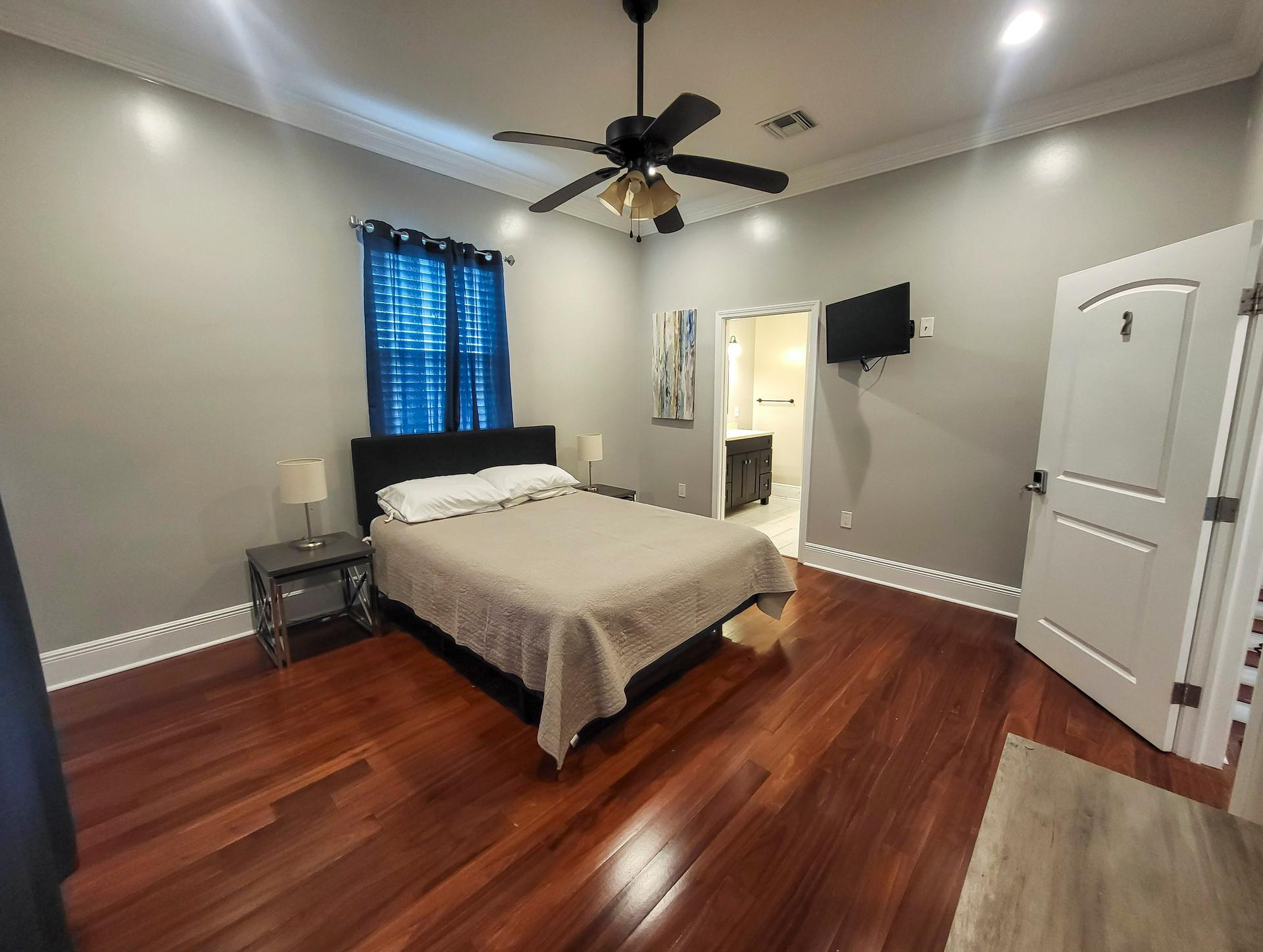 bedroom, detected:ceiling fan, bed, window blind