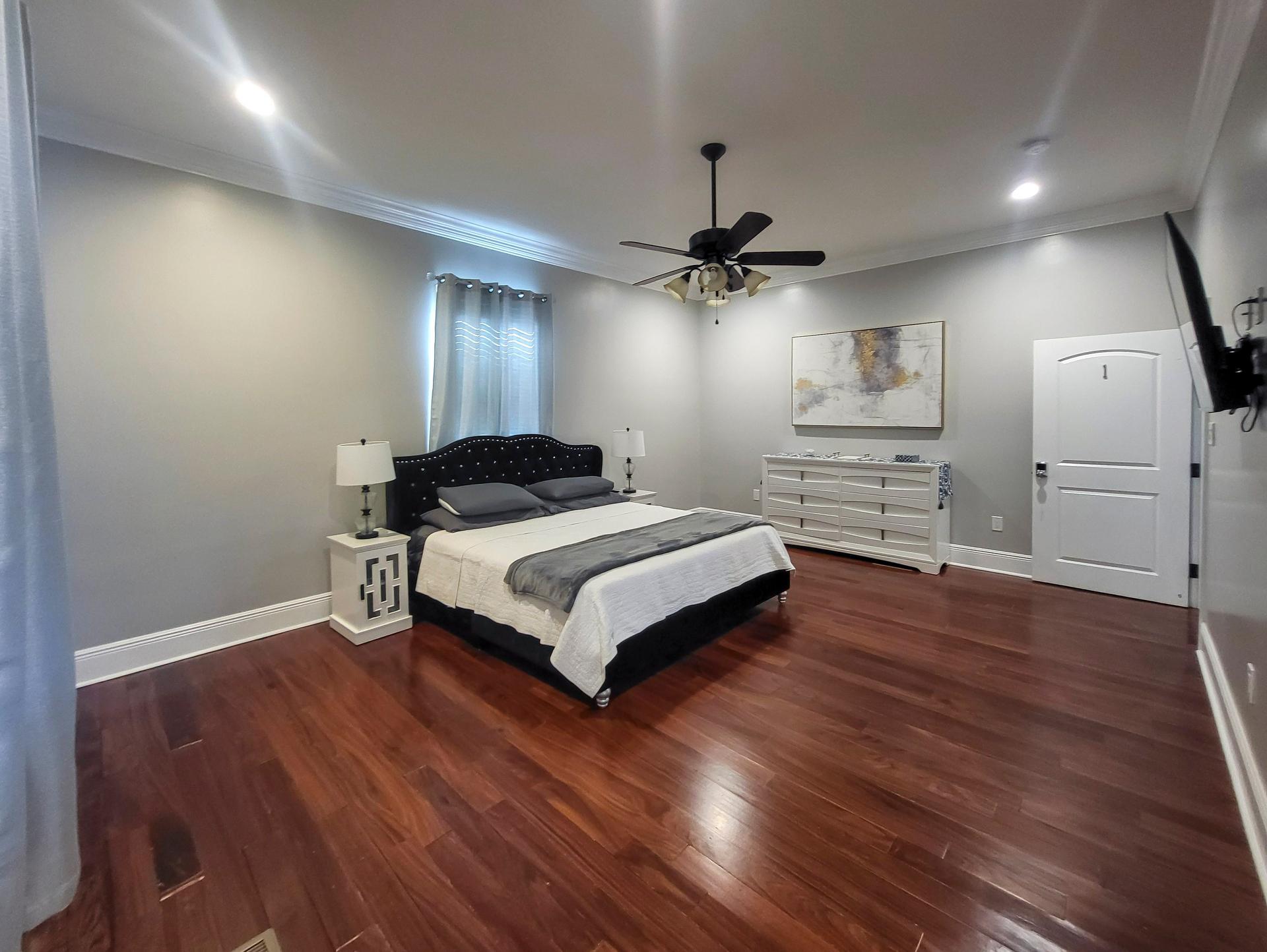 living_room, detected:ceiling fan, window blind
