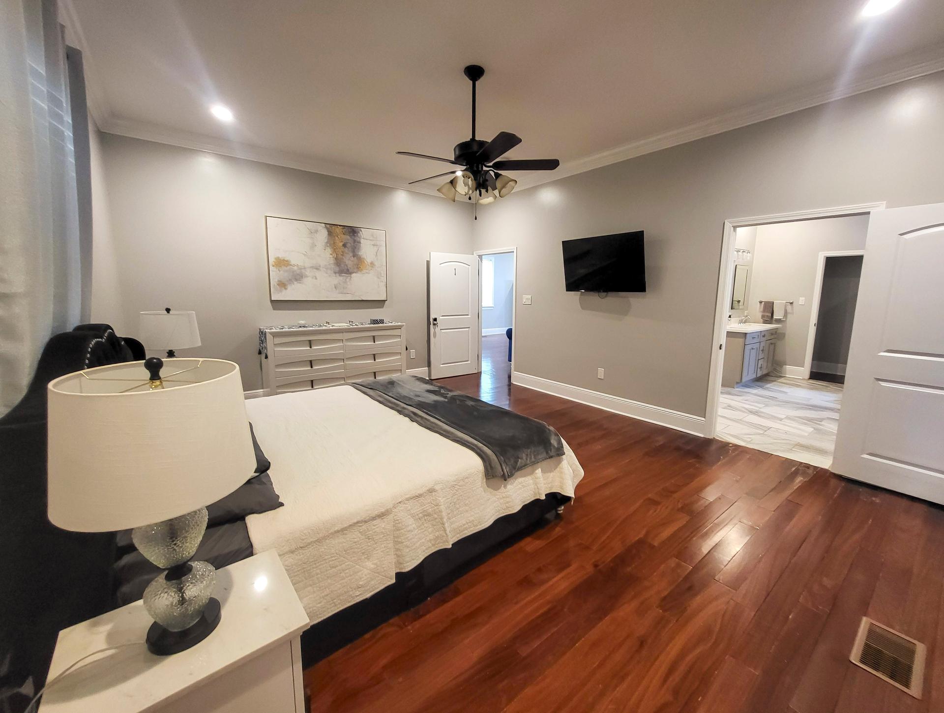 bedroom, detected:ceiling fan, bed