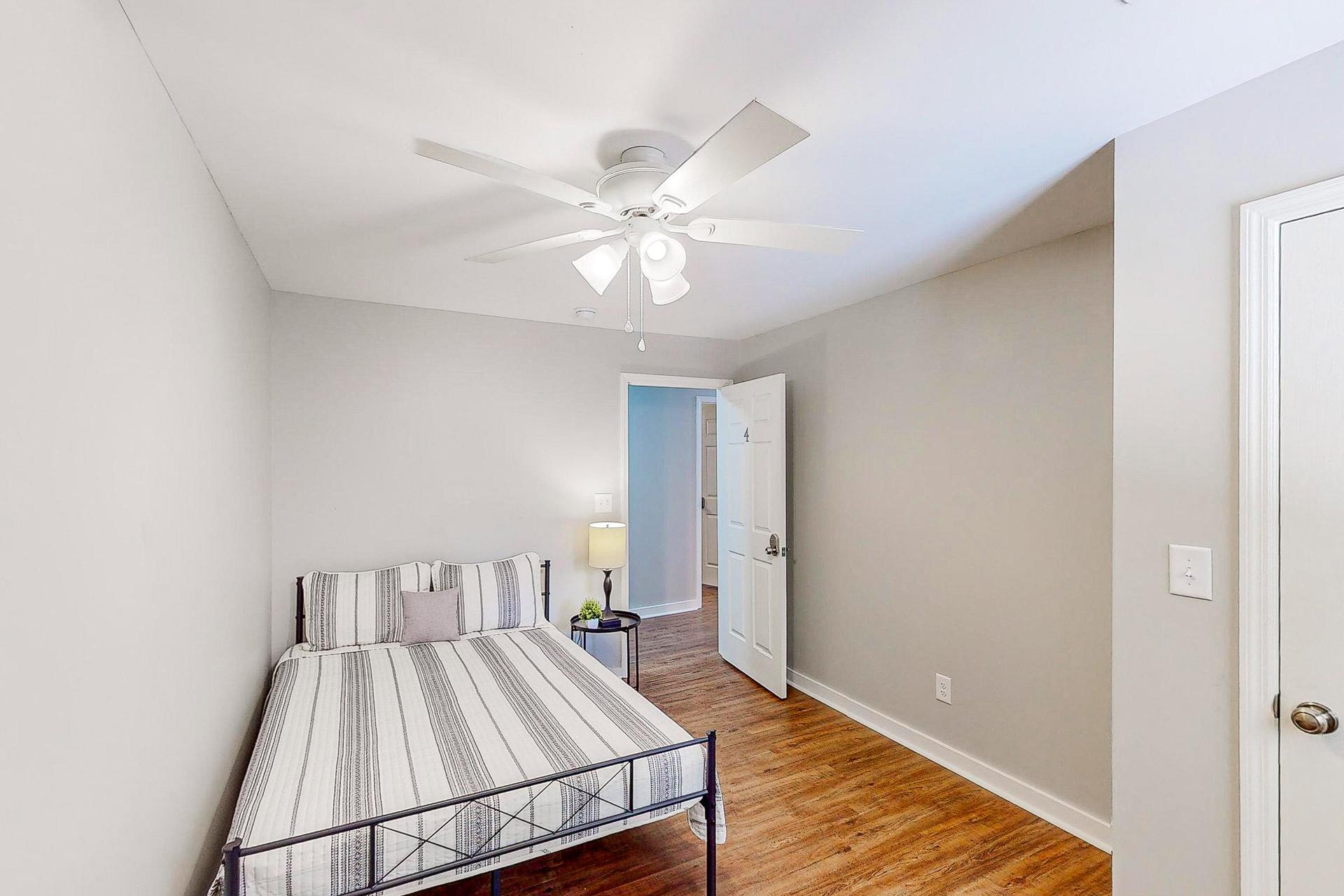 bedroom, detected:ceiling fan, window blind
