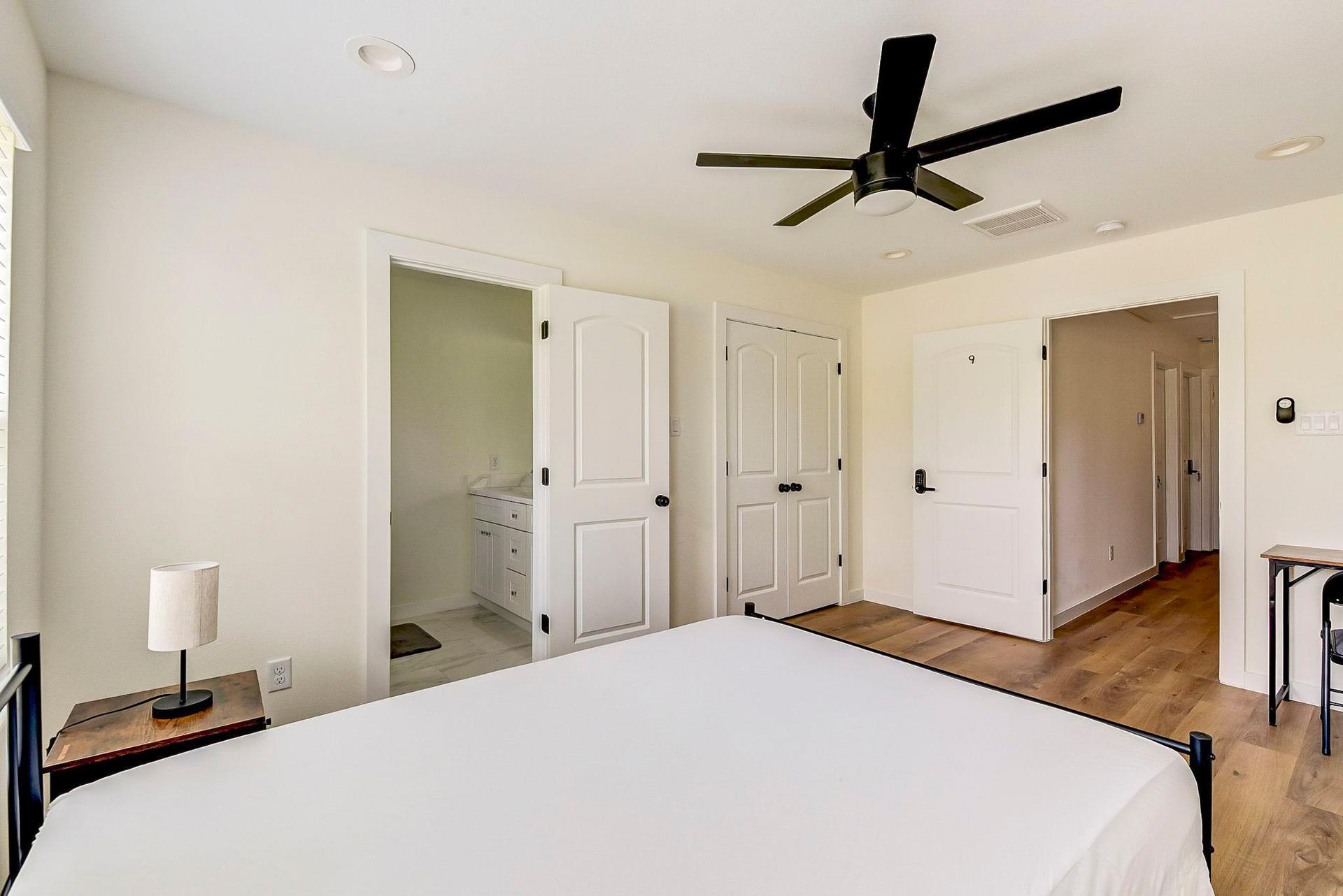 bedroom, detected:ceiling fan, bed