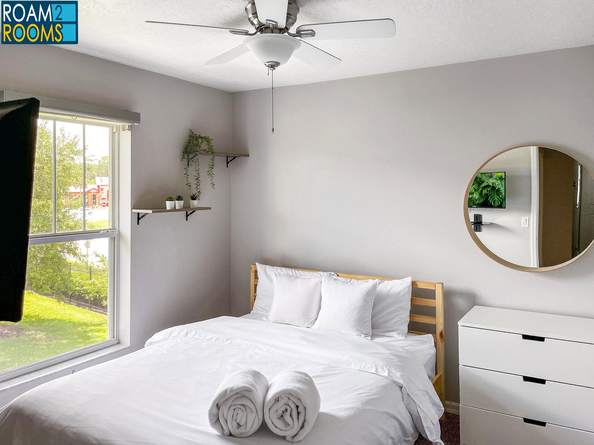 bedroom, detected:ceiling fan, bed