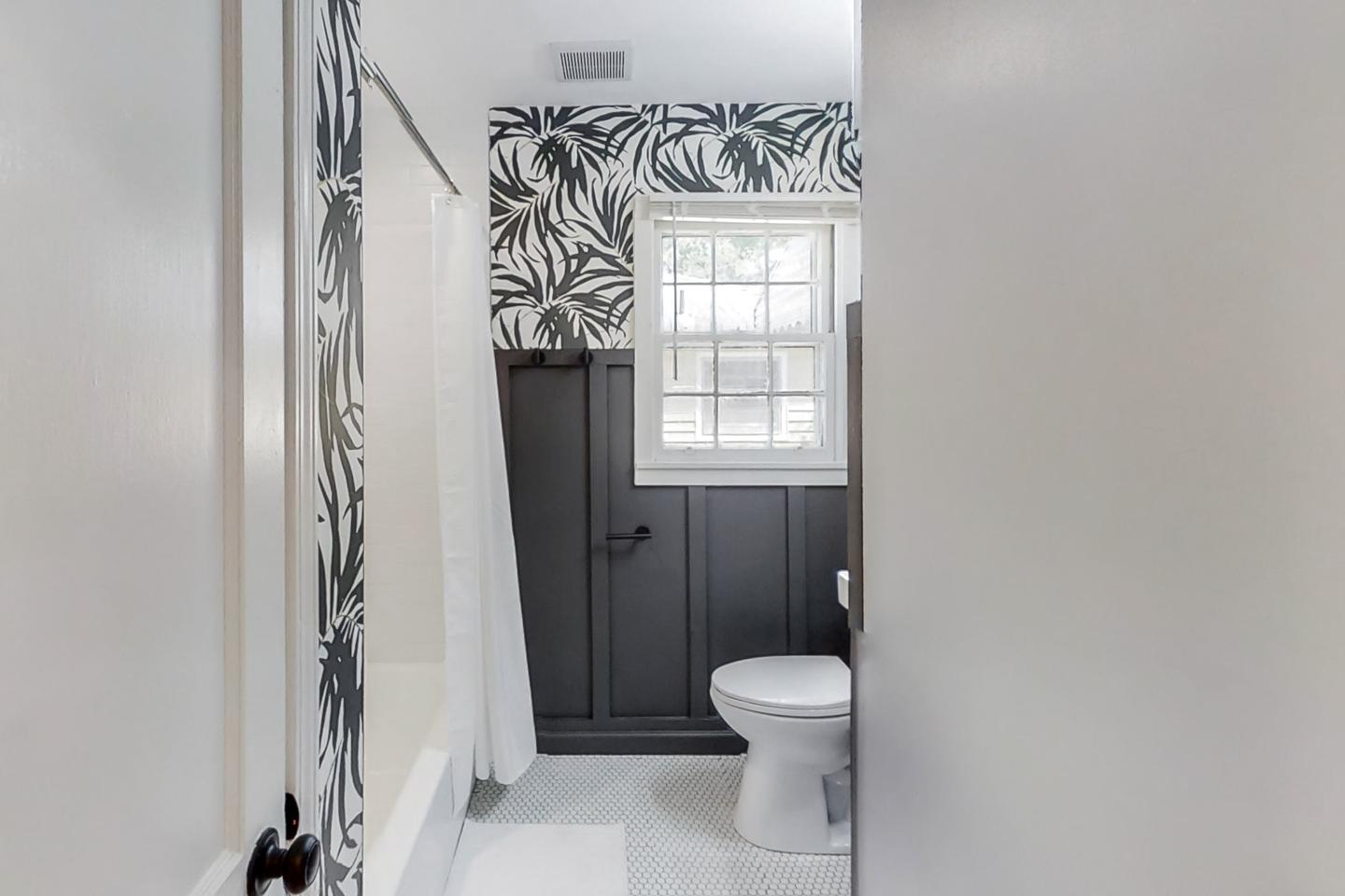 Bathroom(s)