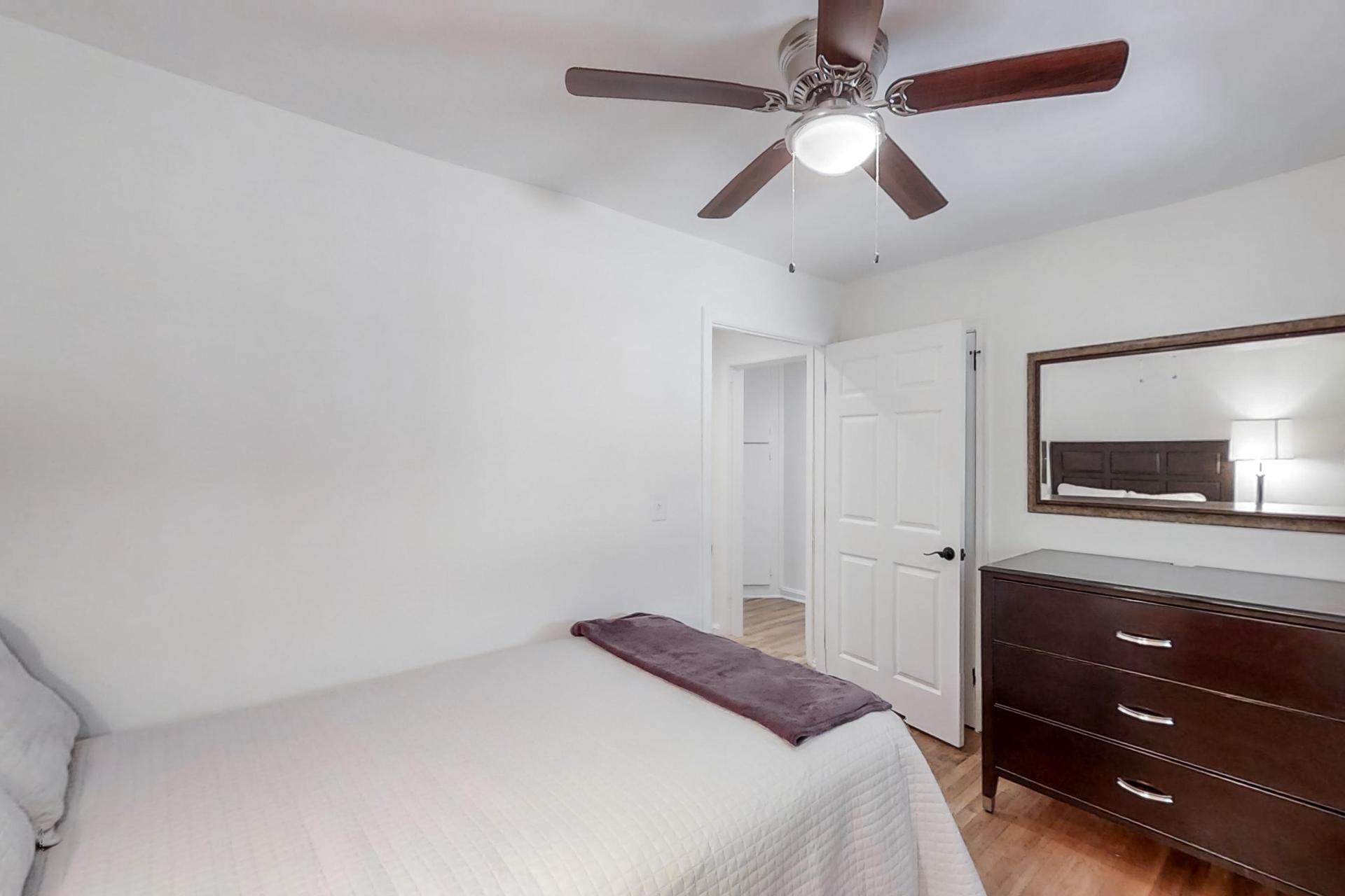 bedroom, detected: ceiling fan, window blind, bed