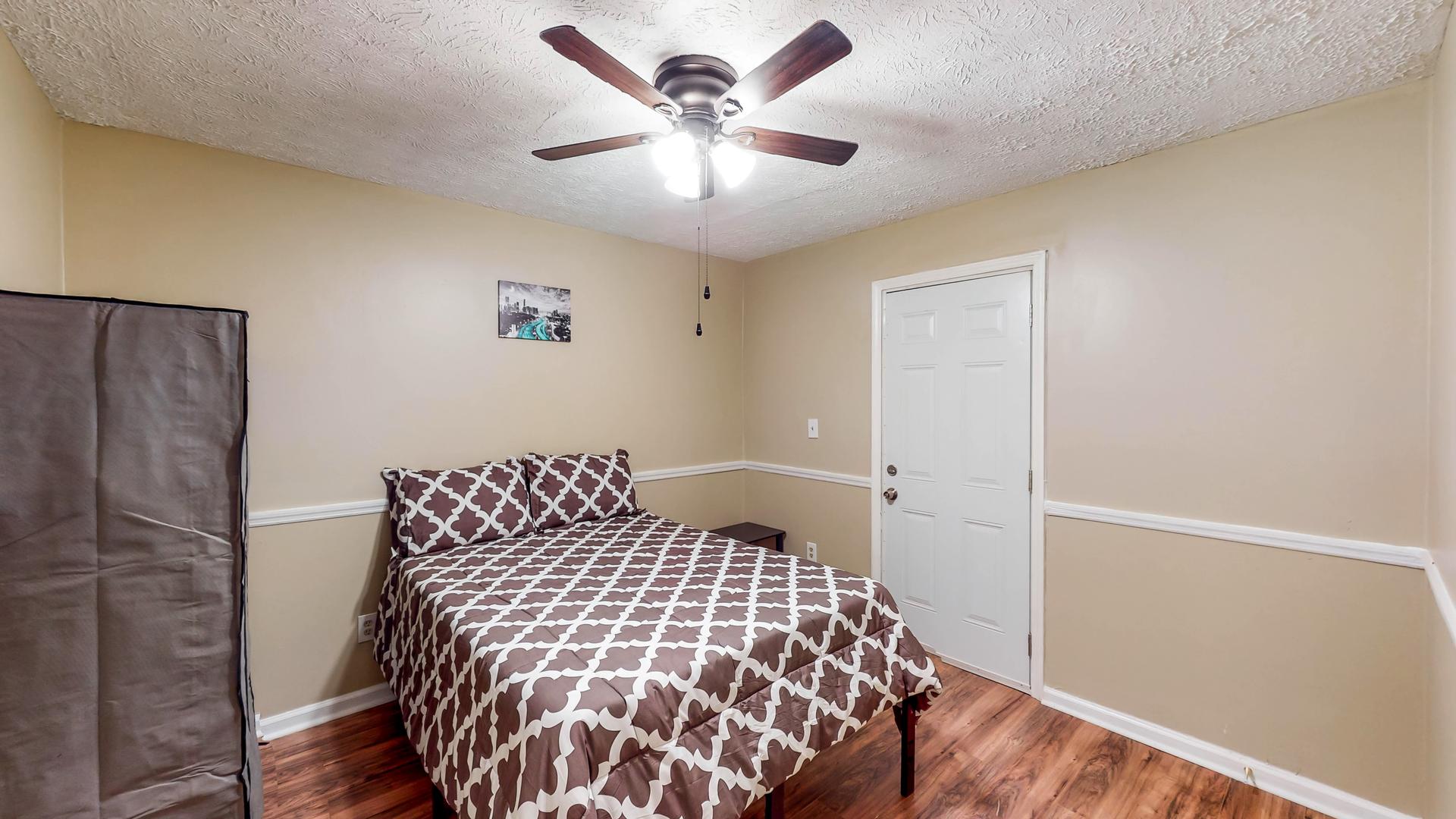 bedroom, detected: ceiling fan, window blind, bed