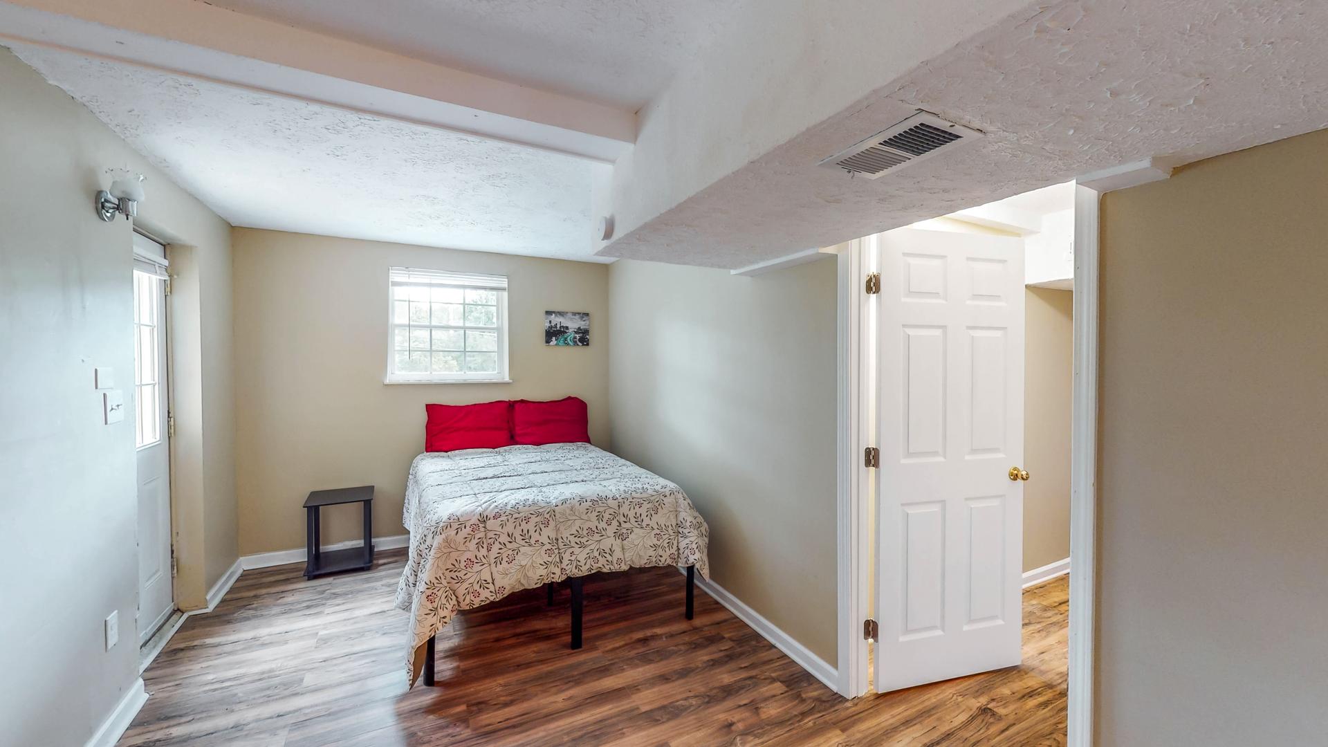 bedroom, detected: bed, window blind