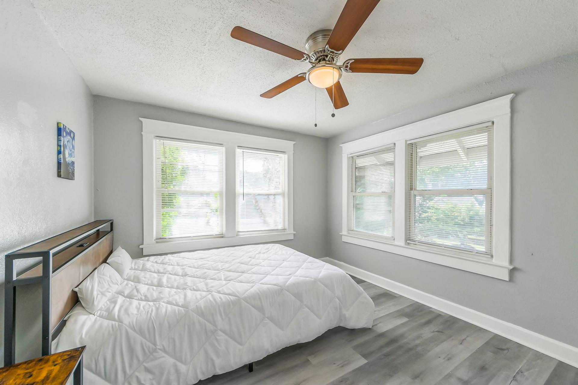 bedroom, detected:ceiling fan, window blind, bed