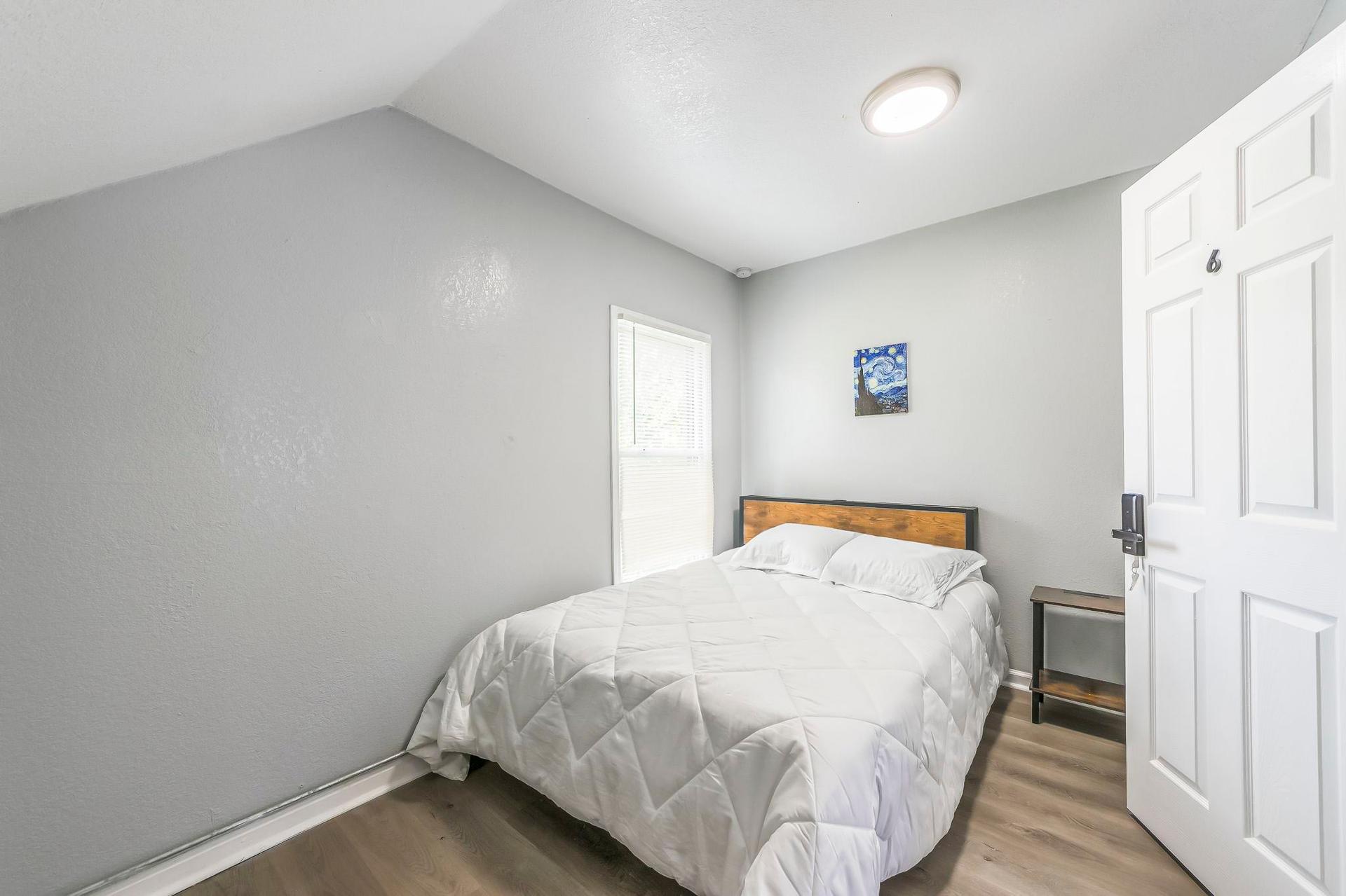 bedroom, detected:bed