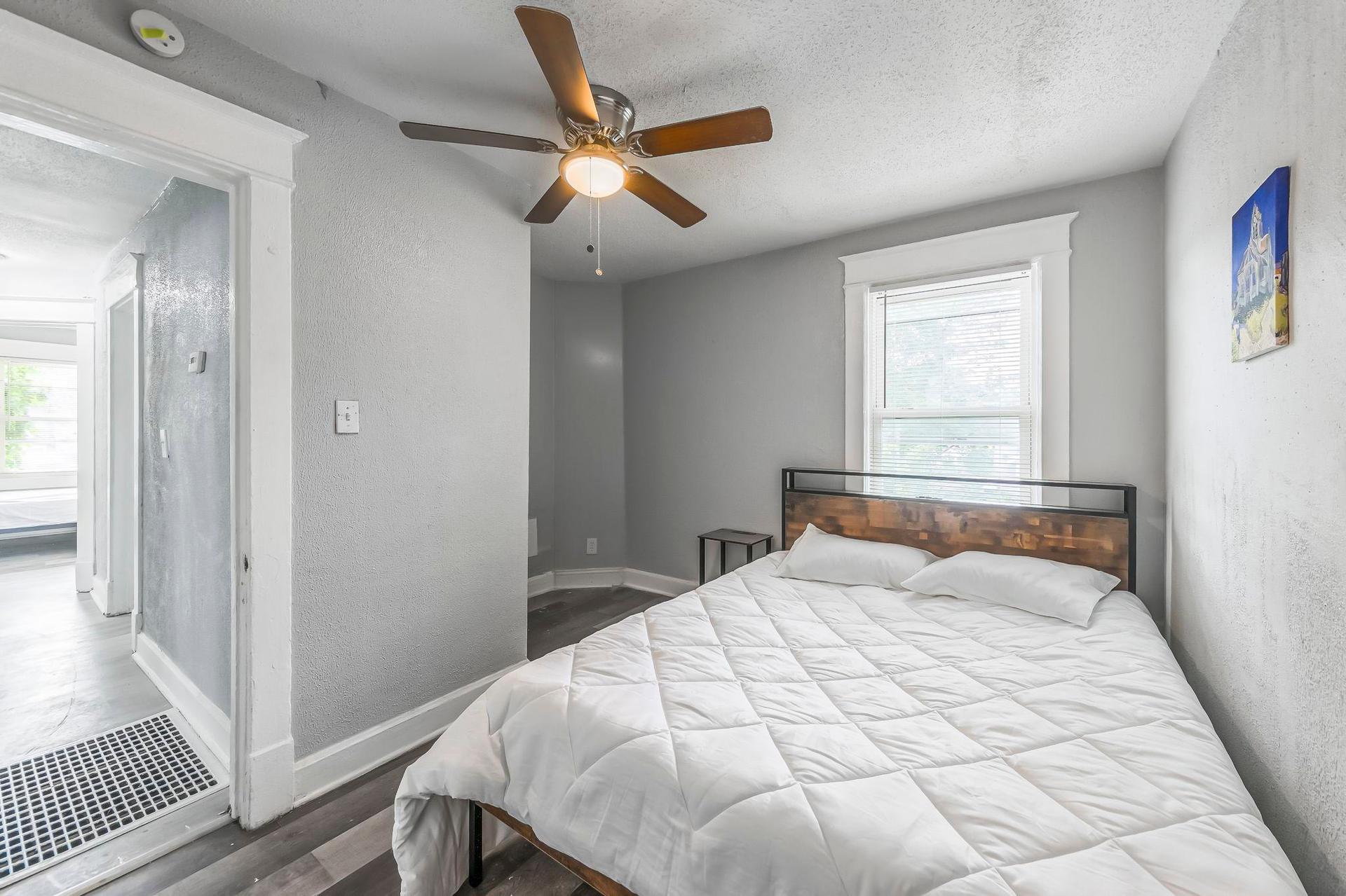 bedroom, detected:ceiling fan, bed, window blind