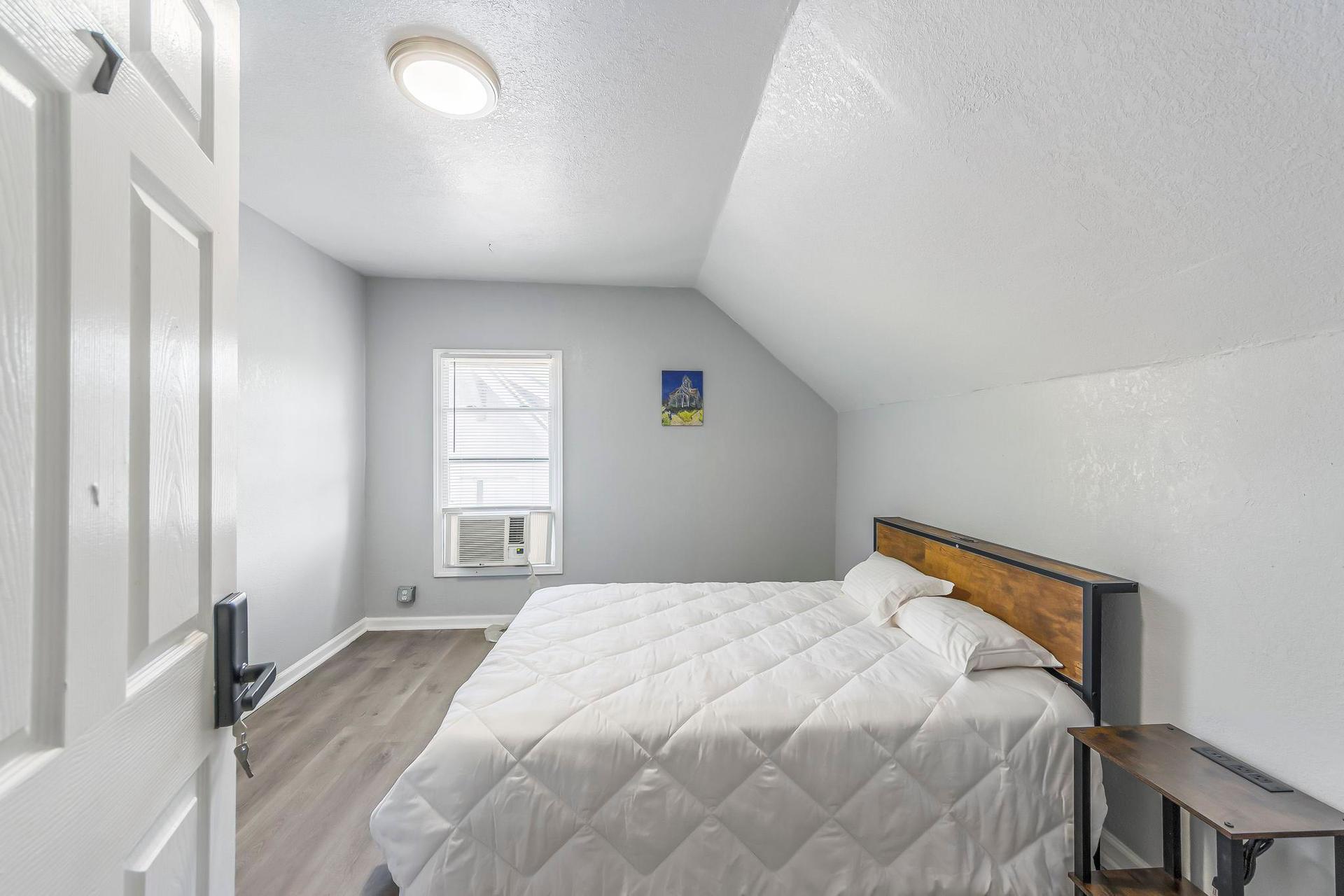 bedroom, detected:bed