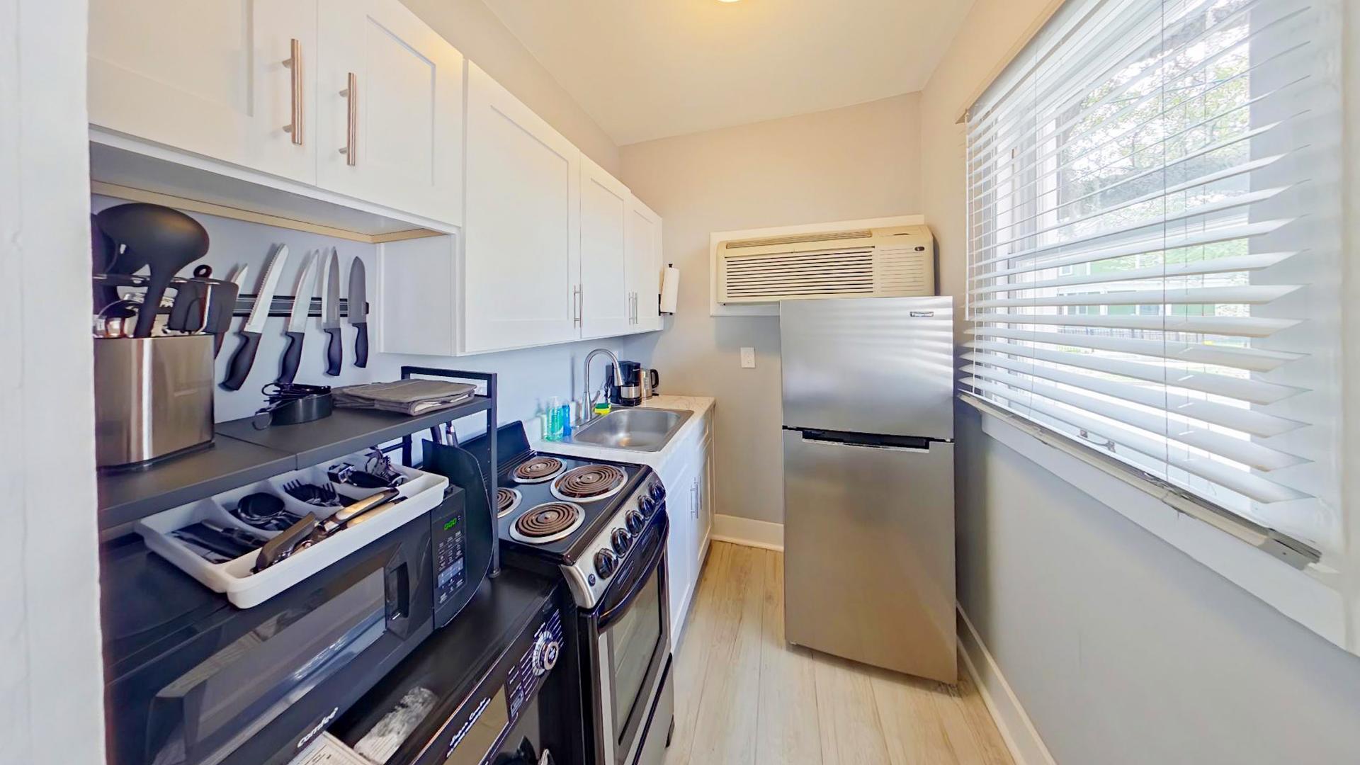 kitchen, detected:gas stove, kitchen stove, stove, window blind