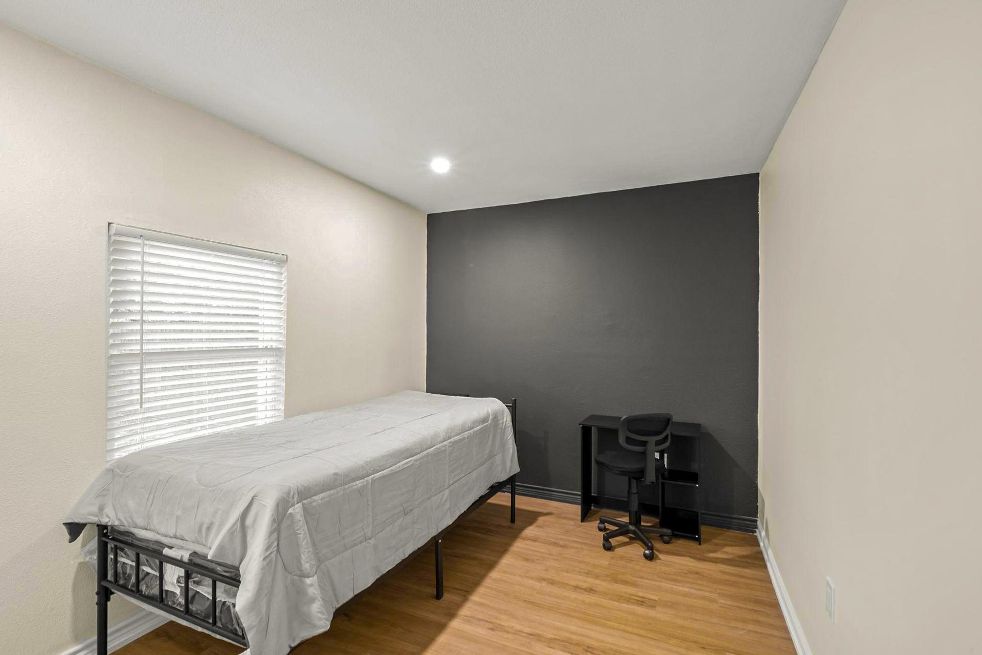 bedroom, detected:bed