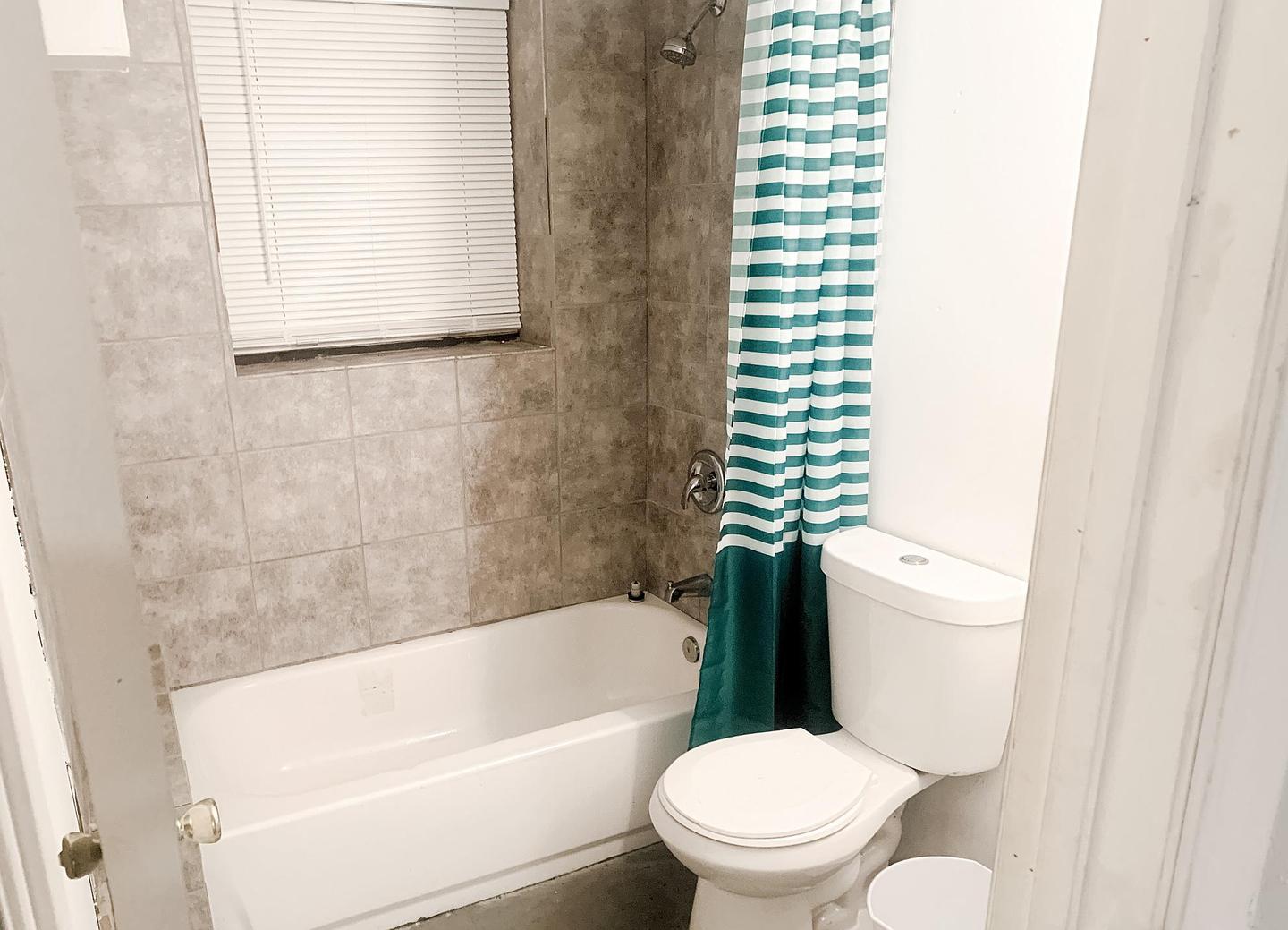 Bathroom(s)