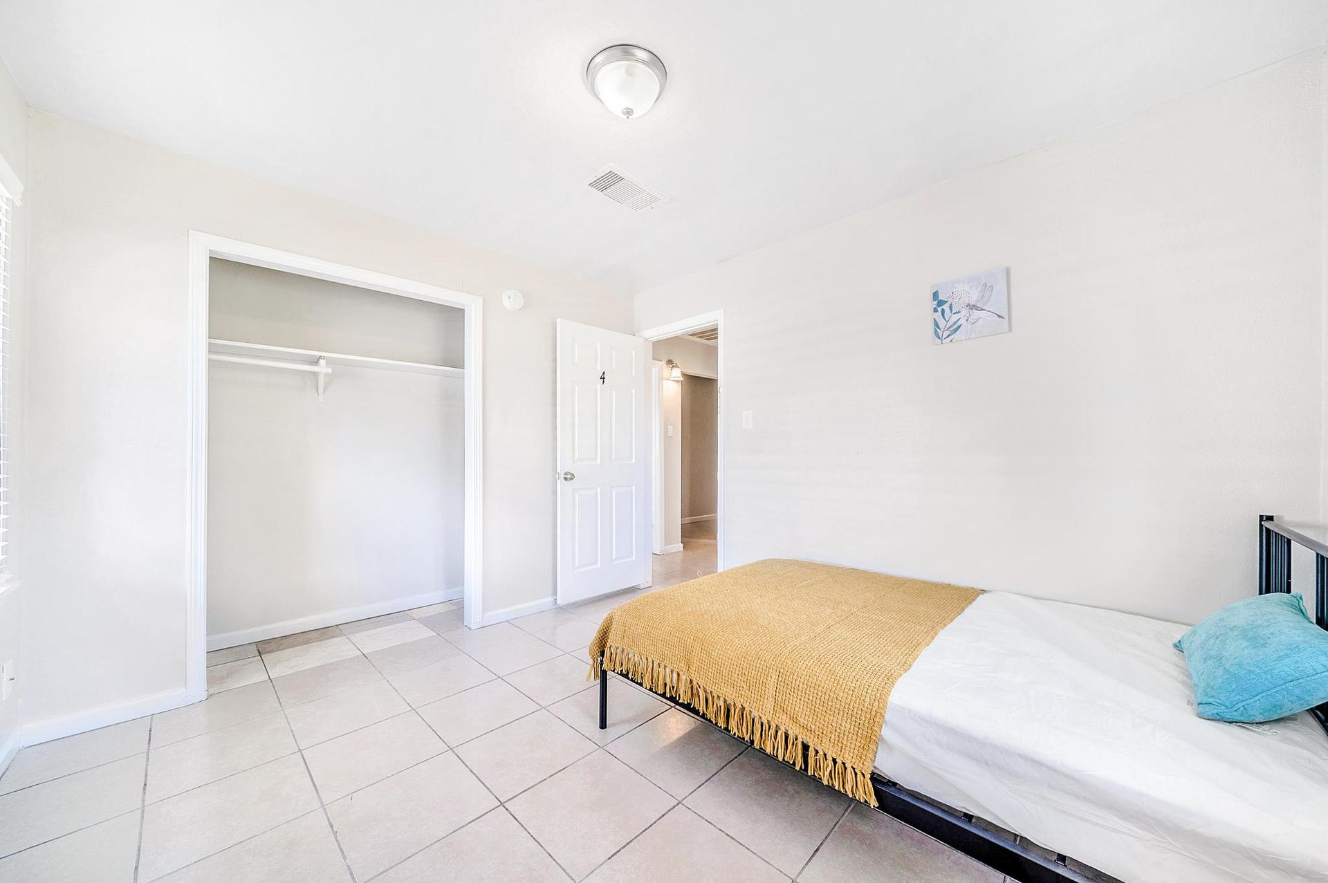 bedroom, detected: bed