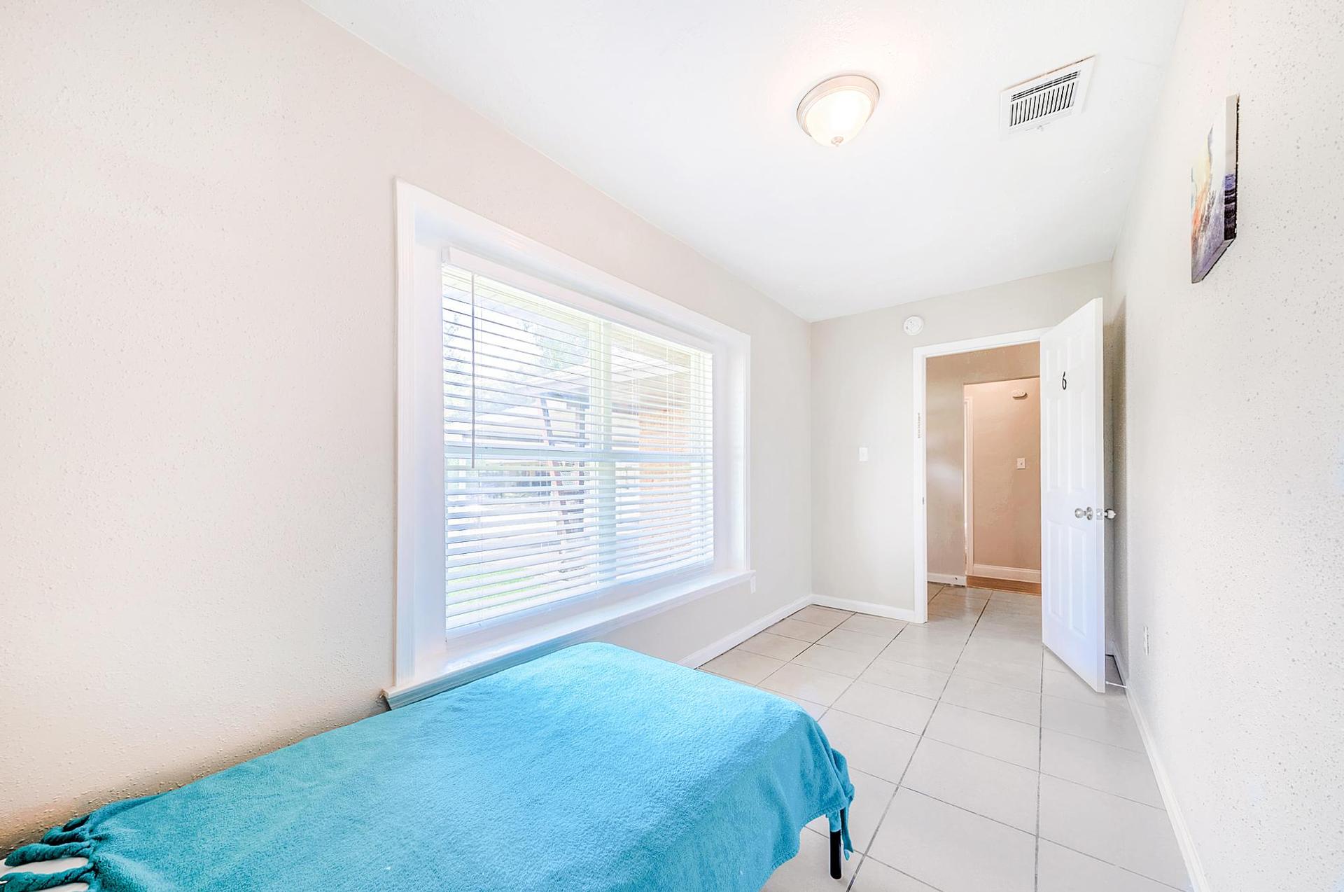 bedroom, detected: bed