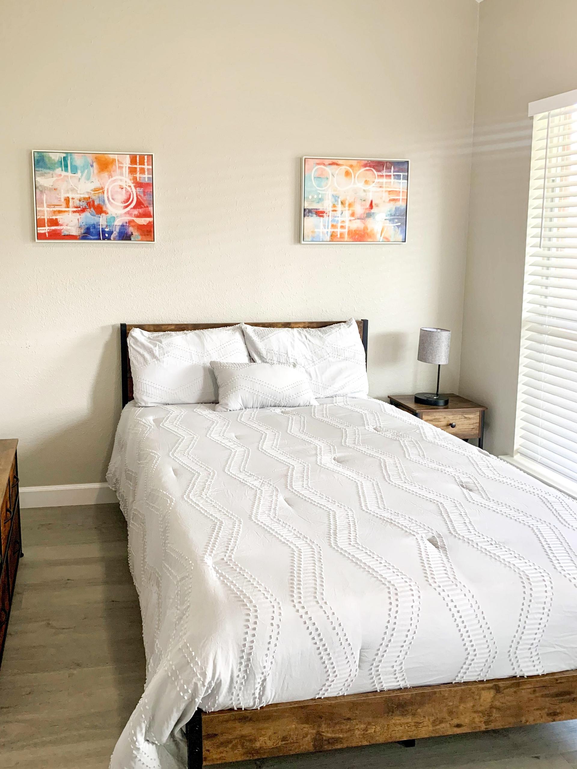 bedroom, detected:window blind, bed