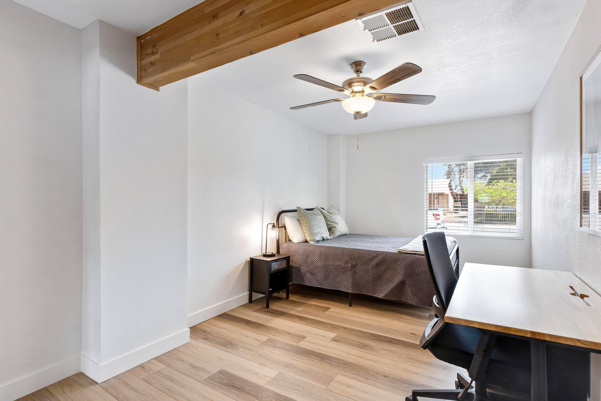 bedroom, detected:ceiling fan, window blind, bed
