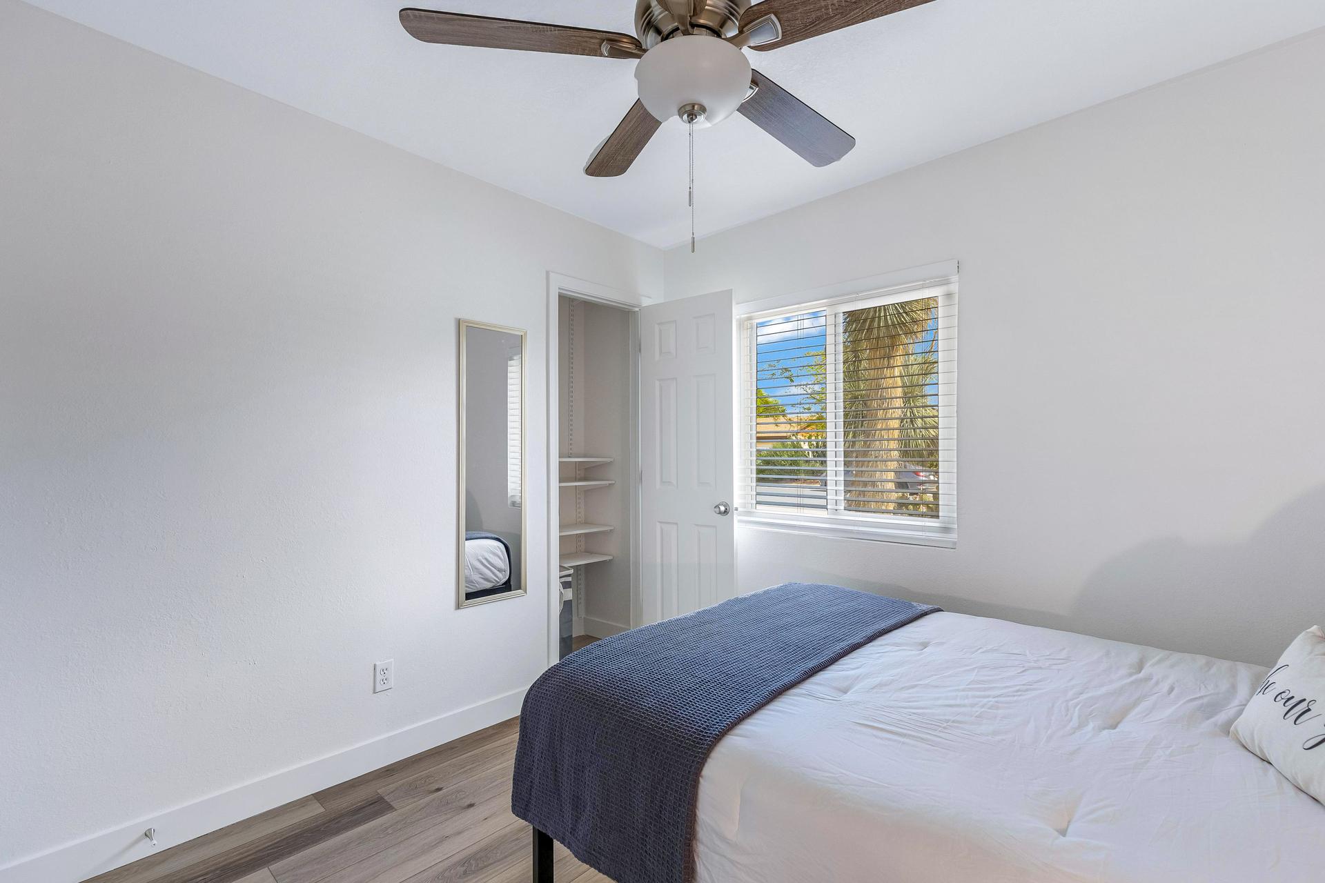 bedroom, detected:ceiling fan, window blind, bed