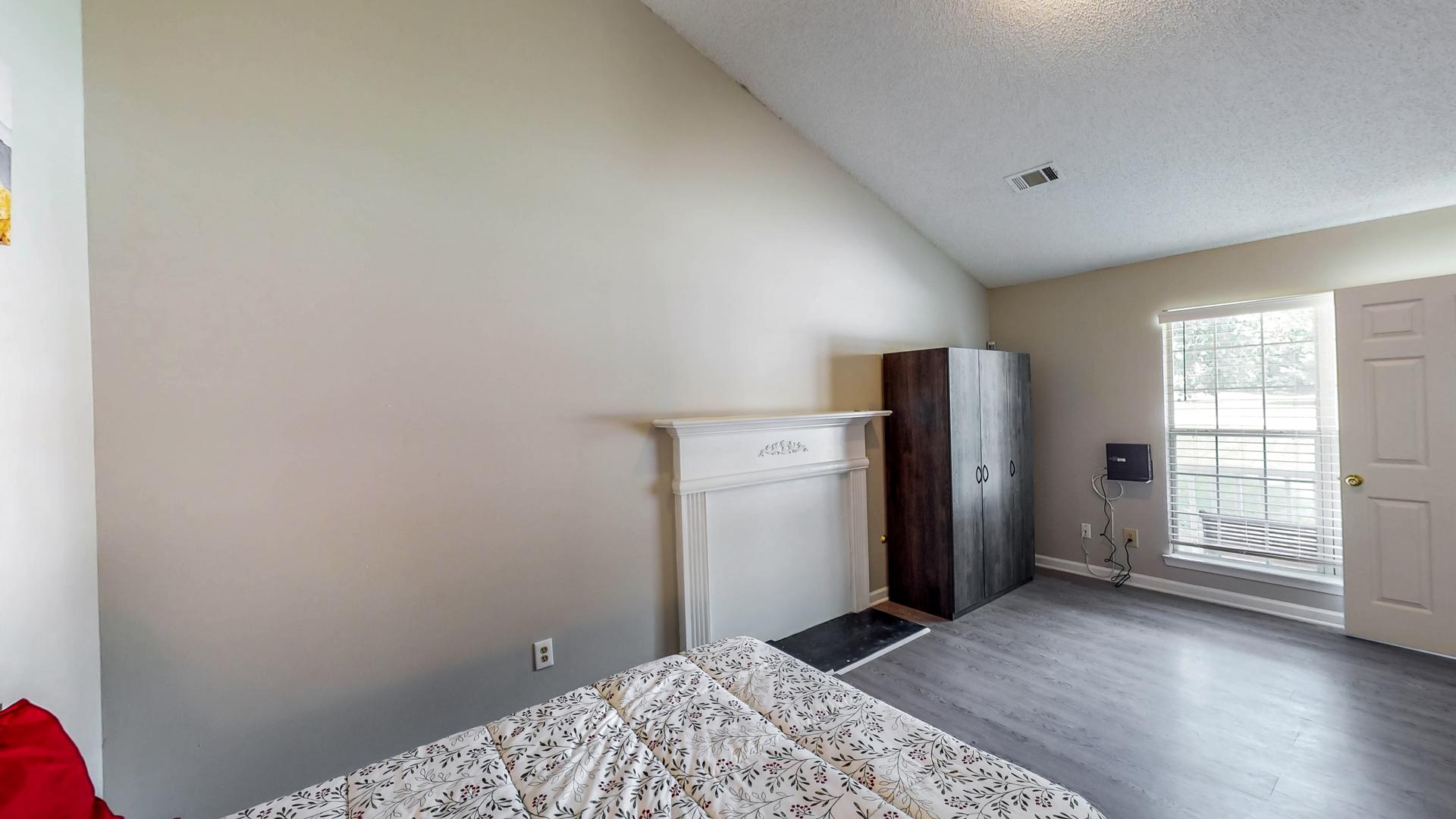 bedroom, detected: window blind, bed