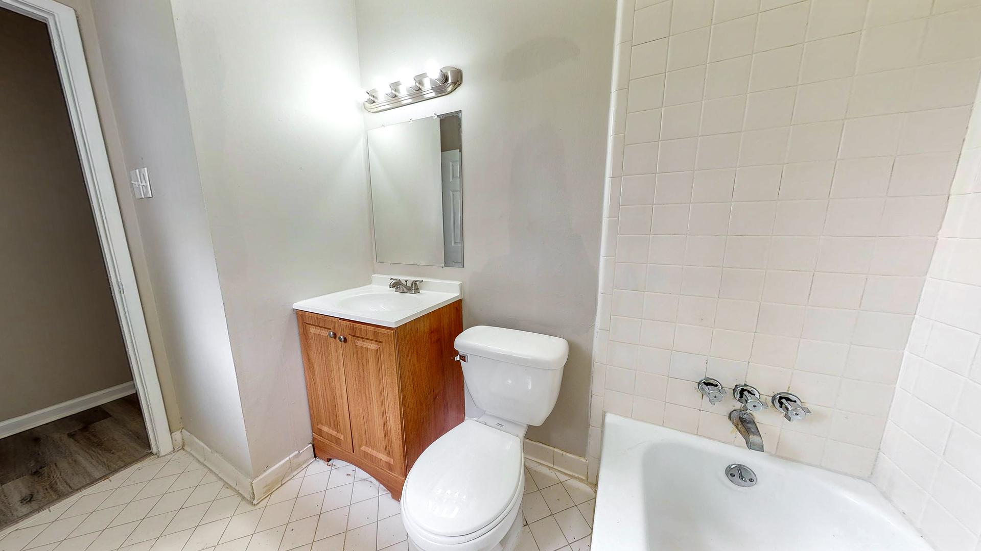 bathroom, detected: bathtub