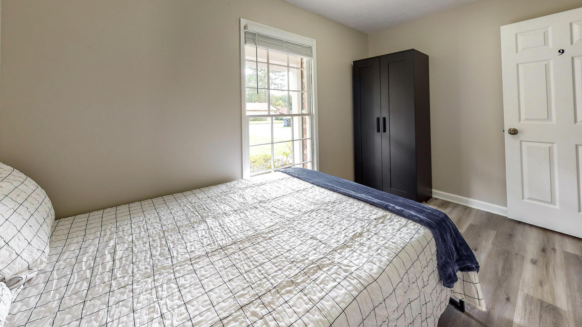 bedroom, detected: bed, window blind