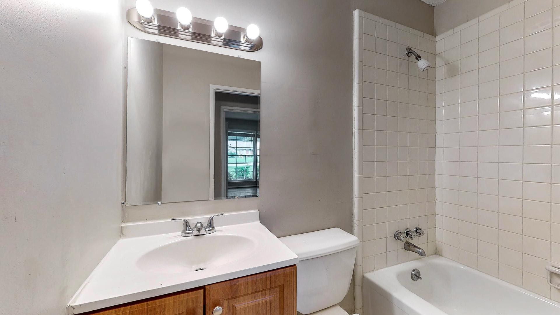 bathroom, detected: bathtub, shower
