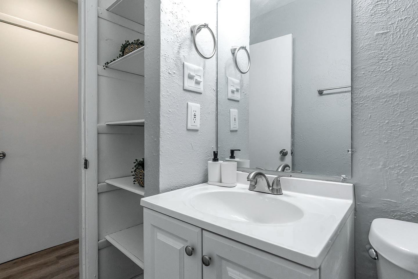 Bathroom(s)