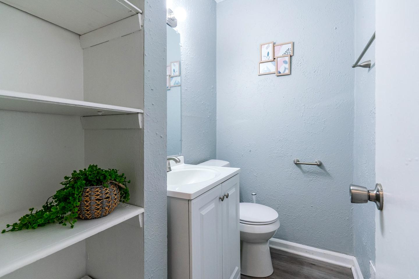 Bathroom(s)
