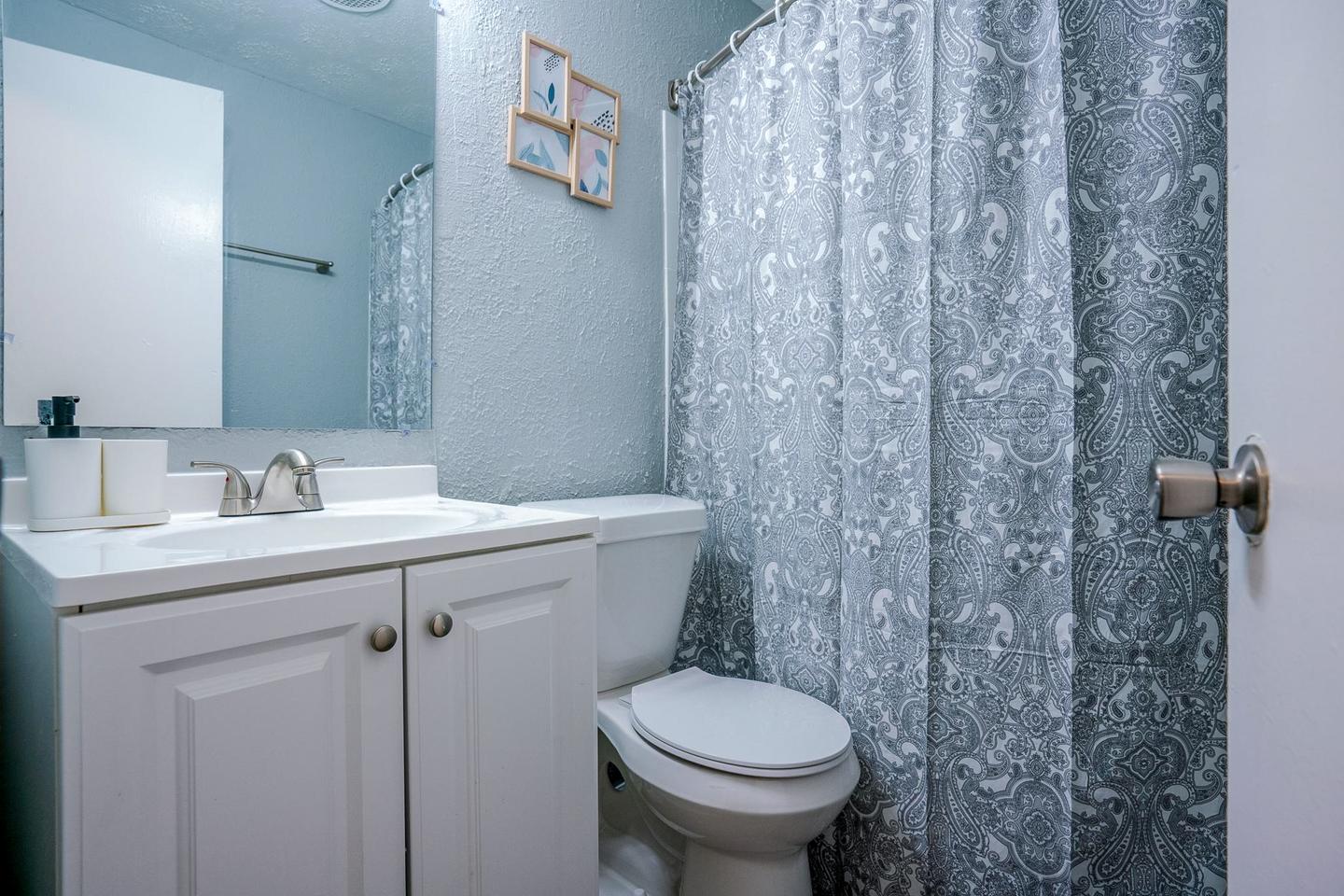 Bathroom(s)
