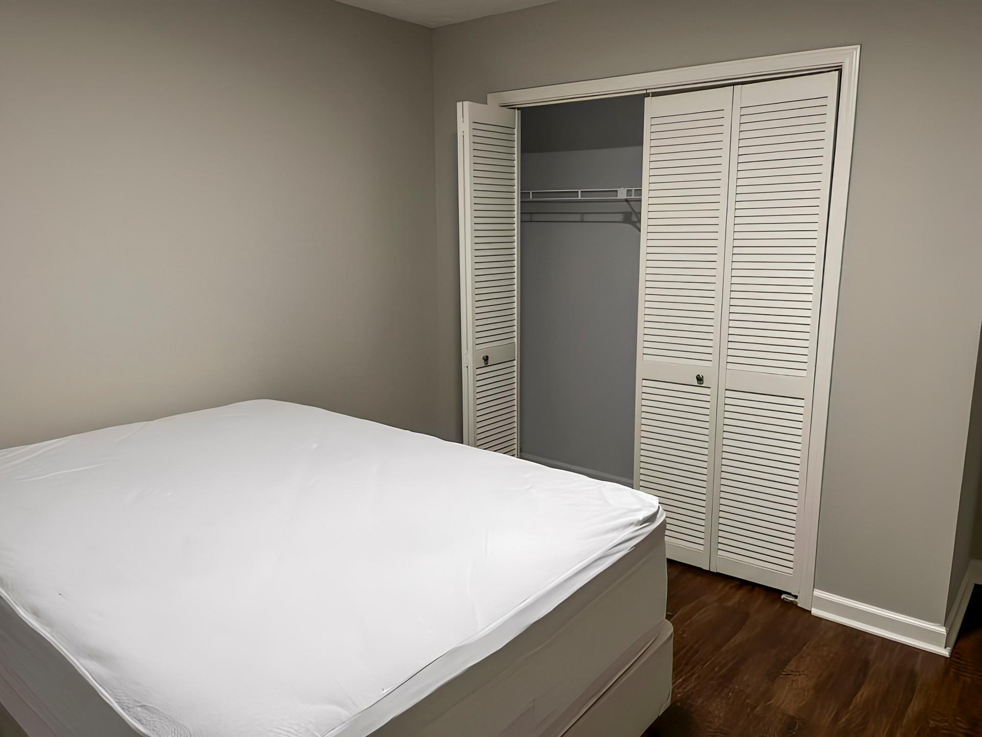 bedroom, detected:bed, window blind