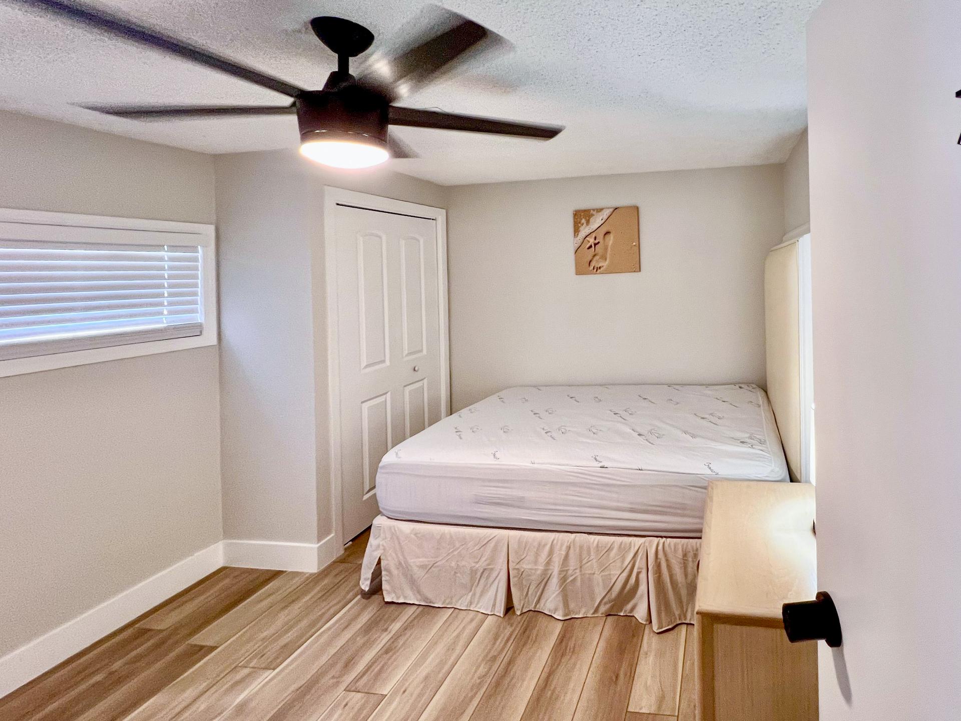 bedroom, detected:ceiling fan, bed, window blind