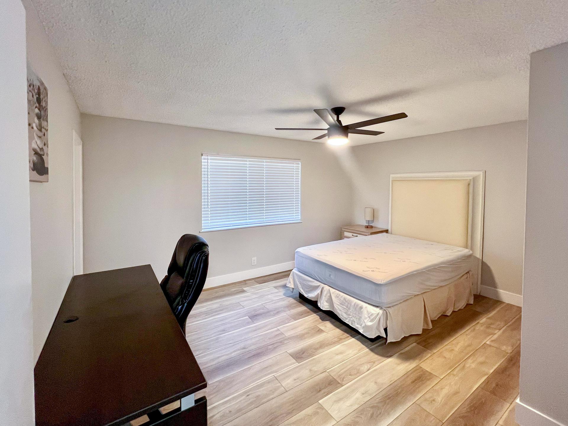 bedroom, detected:ceiling fan, window blind, bed