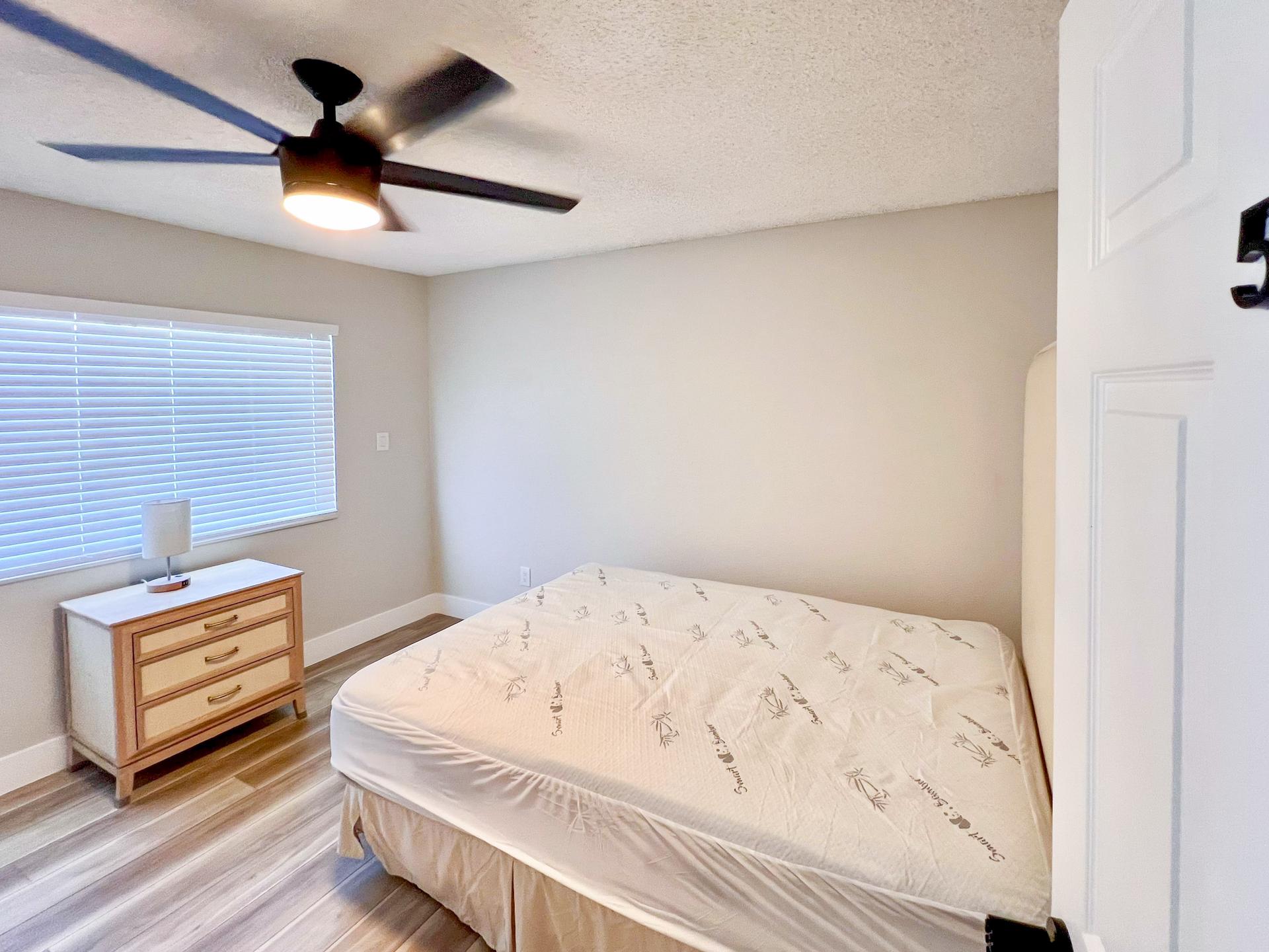 bedroom, detected:ceiling fan, window blind, bed